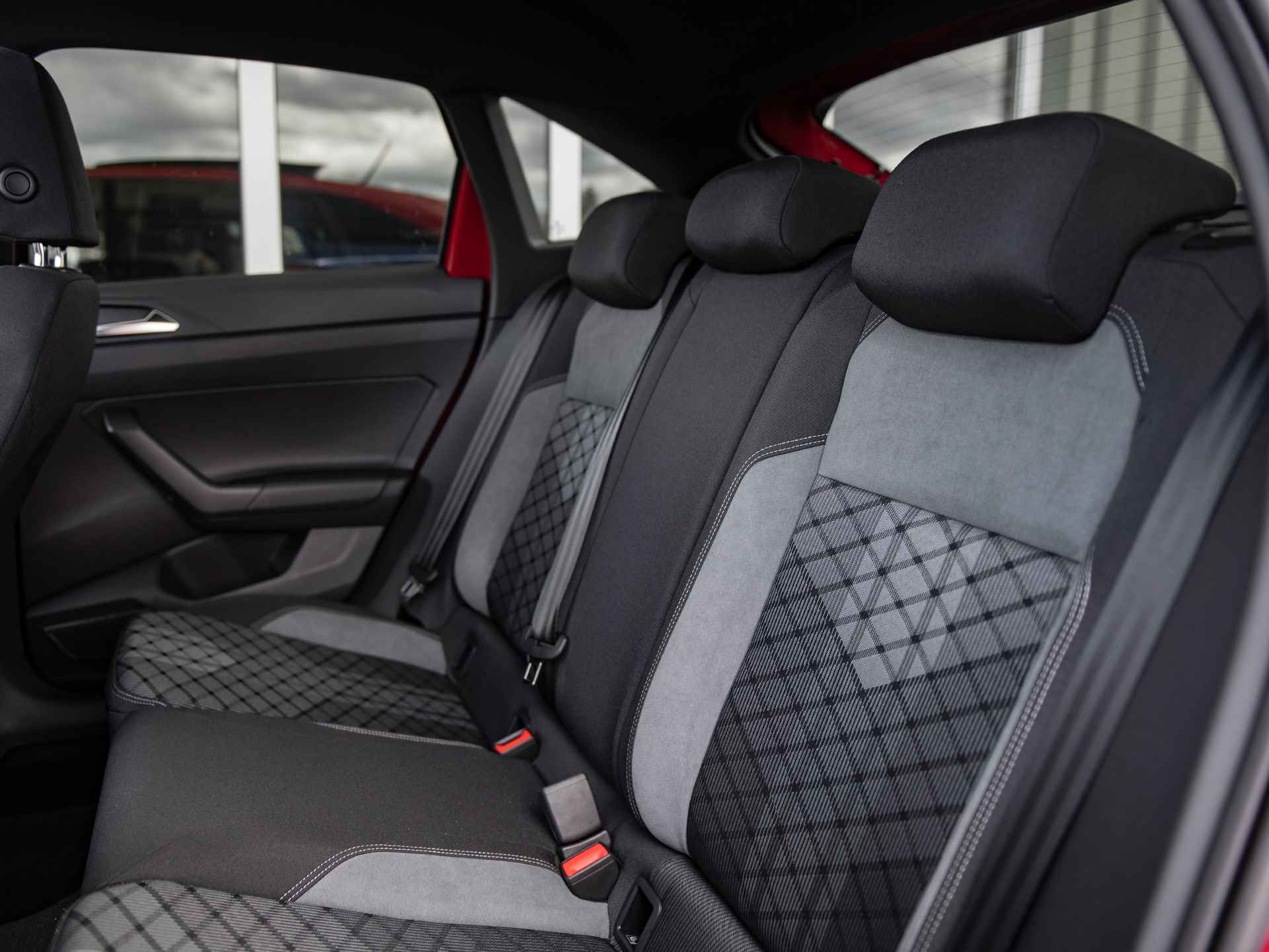 Volkswagen Taigo 1.5TSi DSG R-Line Black Style | Matrix IQ LED | Panorama schuif-/kanteldak | Keyless entry & start | Camera | Sperdiff. | Adaptive Cruise Control | Drive Mode select | Trekhaak afn.kogel | Nw.prijs 2023 € 47.630,- - 6/57