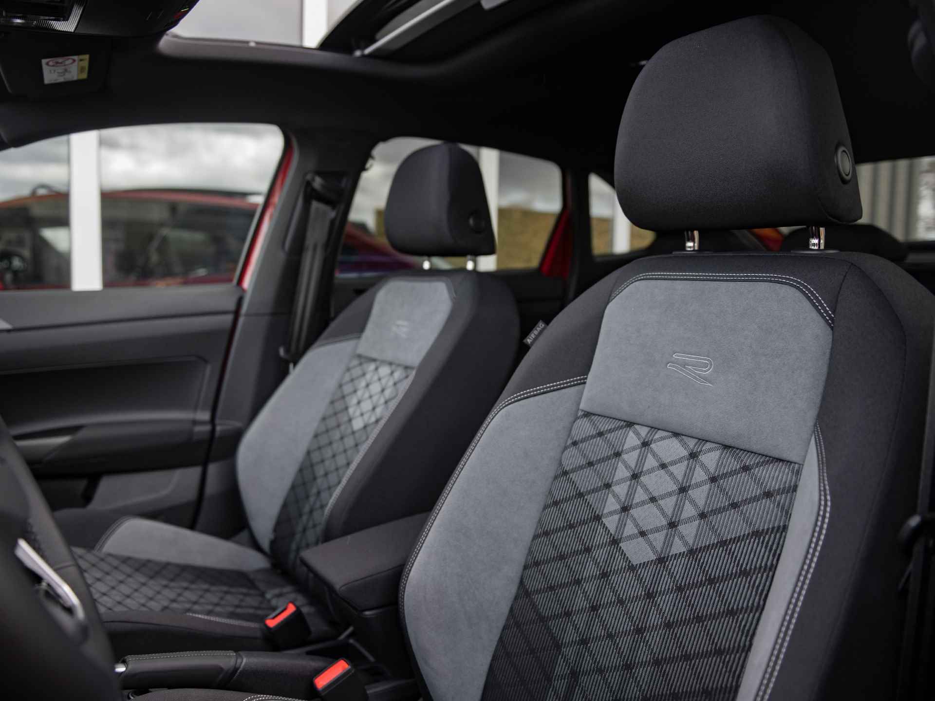 Volkswagen Taigo 1.5TSi DSG R-Line Black Style | Matrix IQ LED | Panorama schuif-/kanteldak | Keyless entry & start | Camera | Sperdiff. | Adaptive Cruise Control | Drive Mode select | Trekhaak afn.kogel | Nw.prijs 2023 € 47.630,- - 27/57