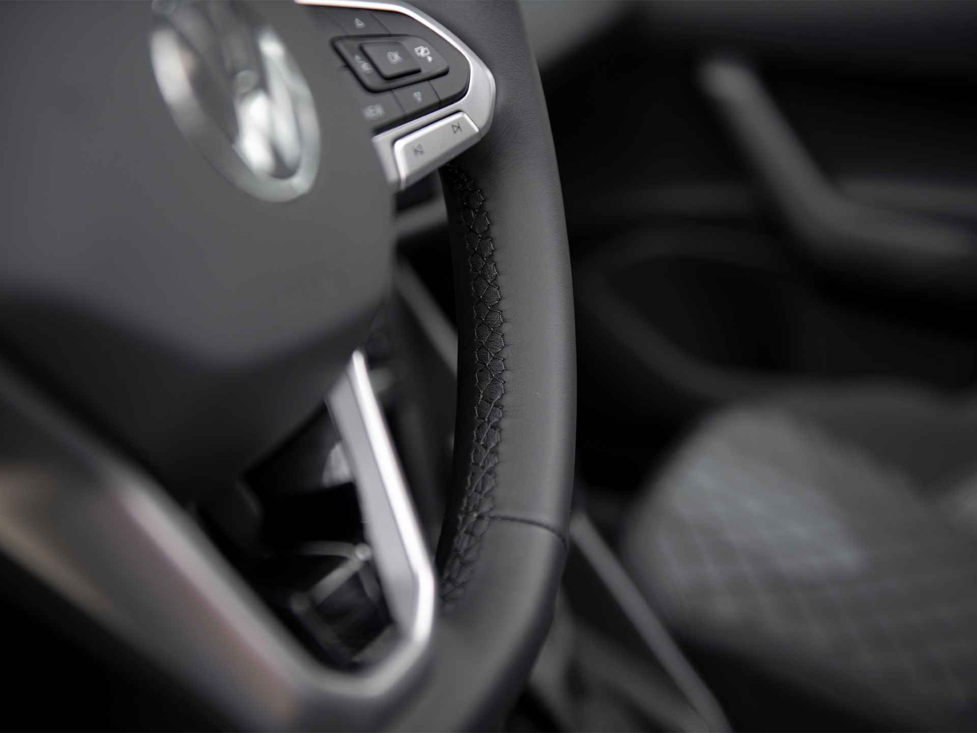 Volkswagen Taigo 1.5TSi DSG R-Line Black Style | Matrix IQ LED | Panorama schuif-/kanteldak | Keyless entry & start | Camera | Sperdiff. | Adaptive Cruise Control | Drive Mode select | Trekhaak afn.kogel | Nw.prijs 2023 € 47.630,- - 36/57