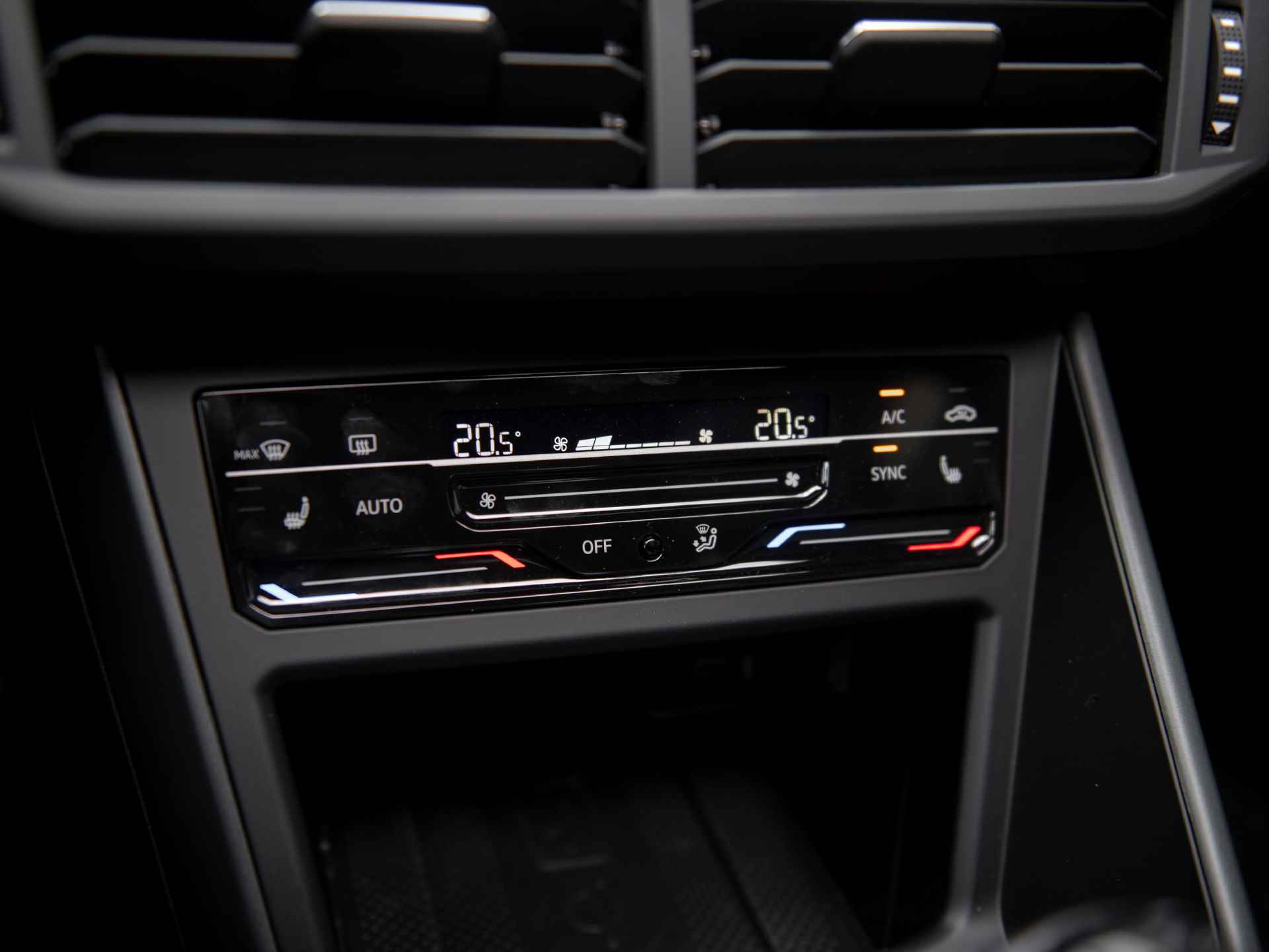 Volkswagen Taigo 1.5TSi DSG R-Line Black Style | Matrix IQ LED | Panorama schuif-/kanteldak | Keyless entry & start | Camera | Sperdiff. | Adaptive Cruise Control | Drive Mode select | Trekhaak afn.kogel | Nw.prijs 2023 € 47.630,- - 39/57