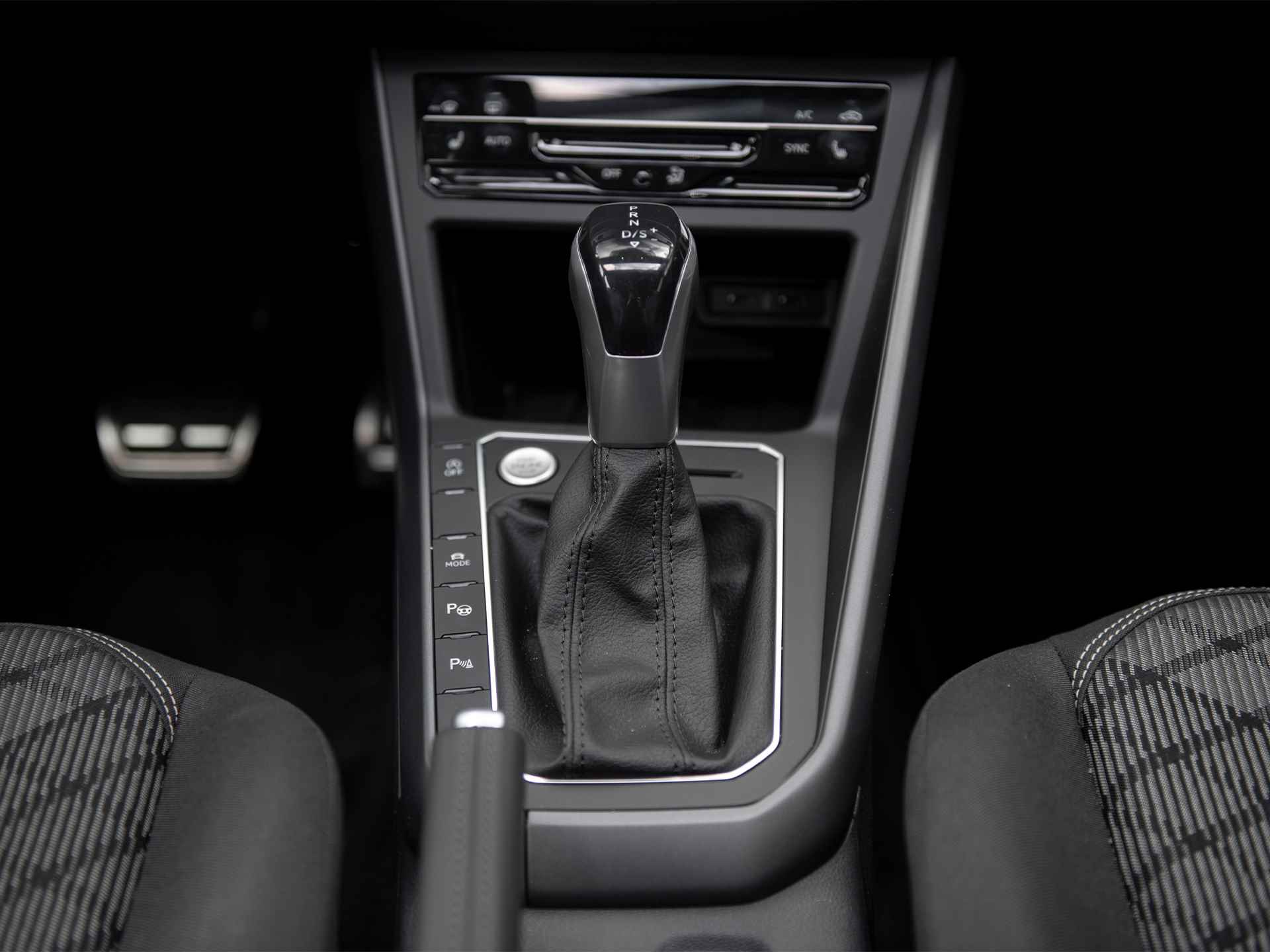 Volkswagen Taigo 1.5TSi DSG R-Line Black Style | Matrix IQ LED | Panorama schuif-/kanteldak | Keyless entry & start | Camera | Sperdiff. | Adaptive Cruise Control | Drive Mode select | Trekhaak afn.kogel | Nw.prijs 2023 € 47.630,- - 41/57