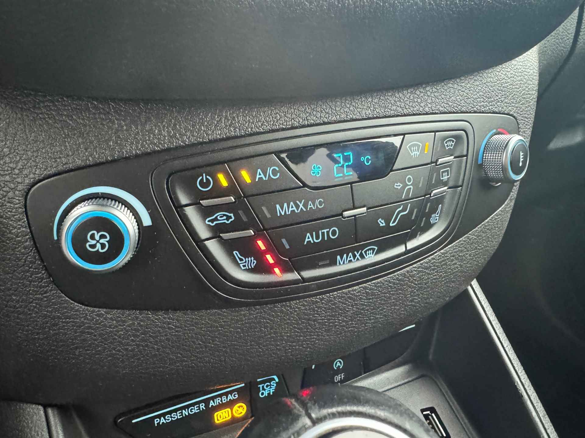 Ford TOURNEO COURIER 1.0 Titanium Airco|Stoelverwarming|Navi|Cruisecontrol|Camera|Apple carplay - 26/35