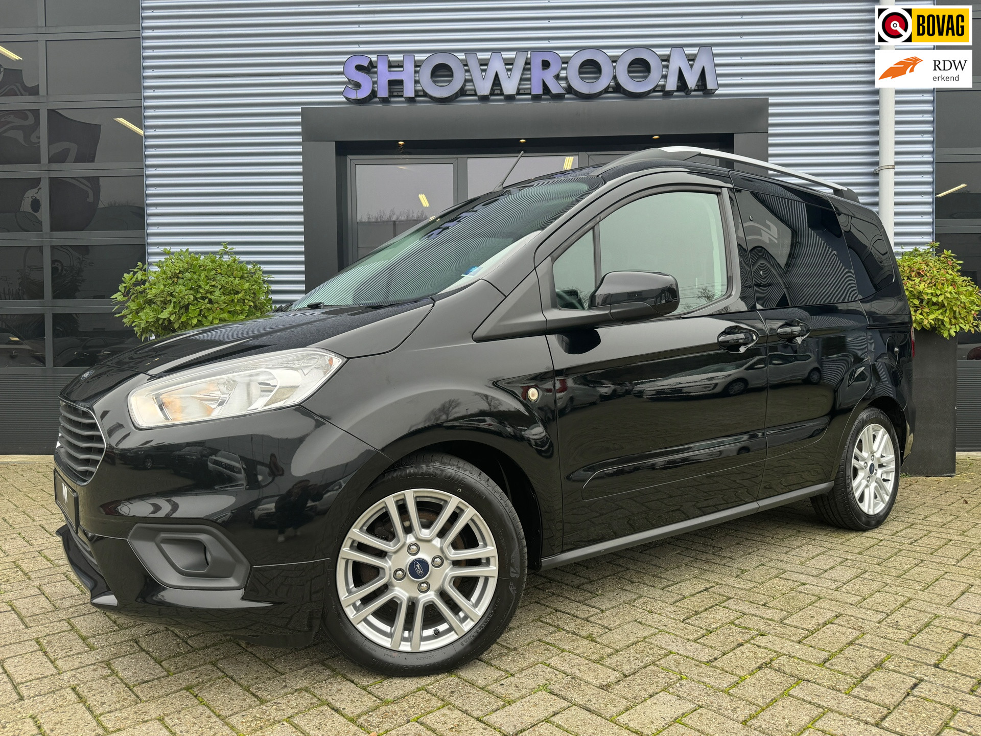 Ford TOURNEO COURIER 1.0 Titanium Airco|Stoelverwarming|Navi|Cruisecontrol|Camera|Apple carplay