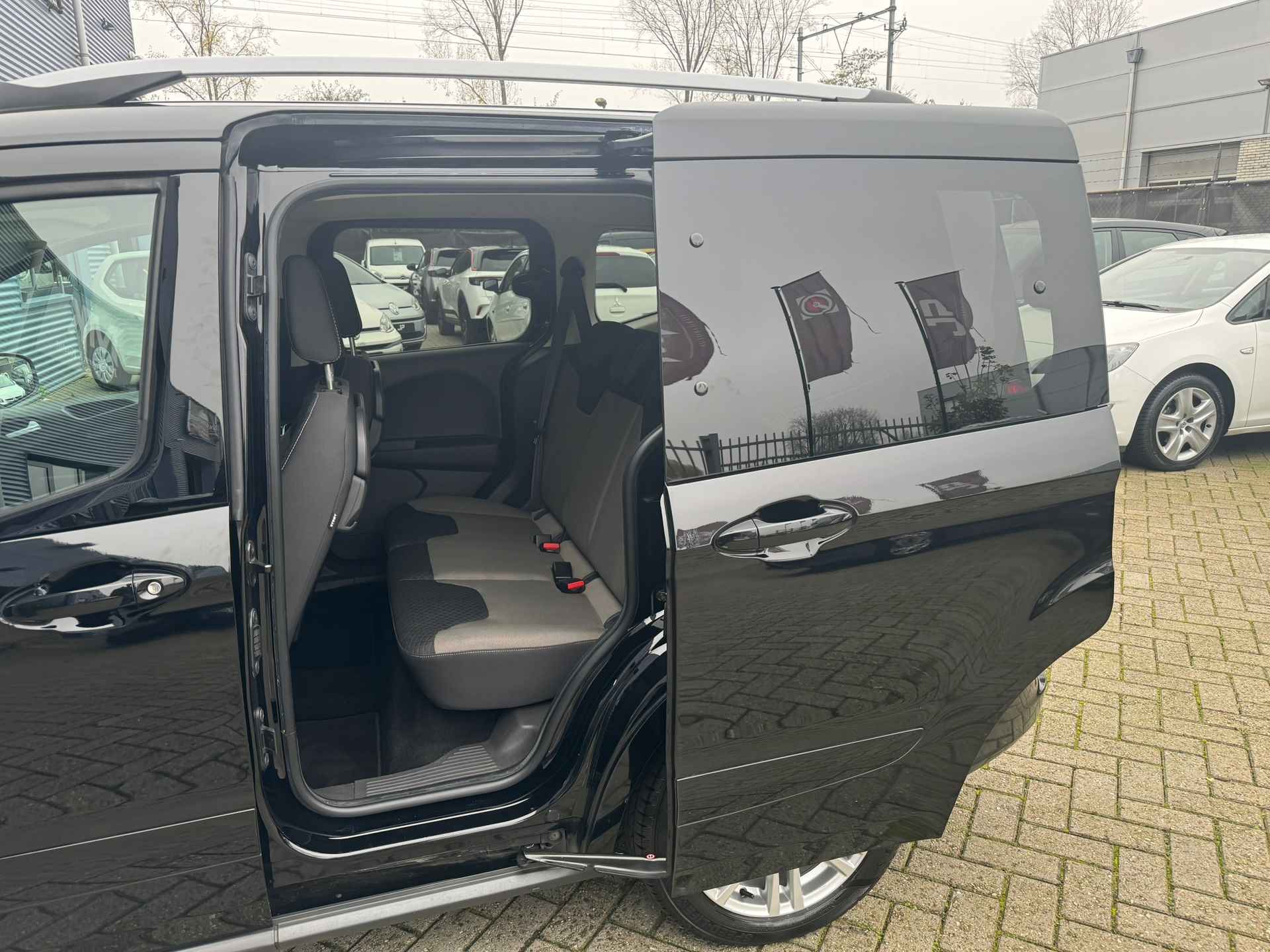 Ford TOURNEO COURIER 1.0 Titanium Airco|Stoelverwarming|Navi|Cruisecontrol|Camera|Apple carplay - 27/35