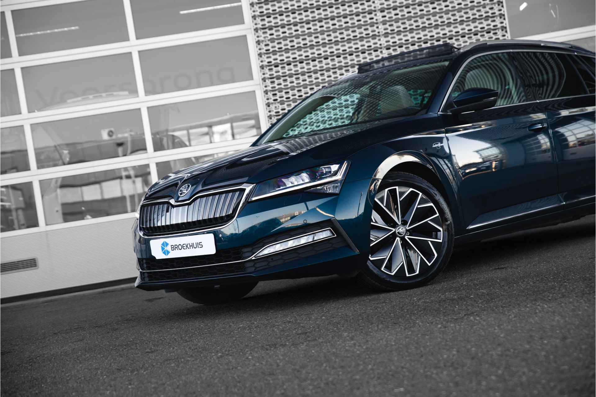 Škoda Superb Combi Laurin & Klement 1.4 TSI 218pk | Panoramadak | Zwenkbare trekhaak | - 18/35