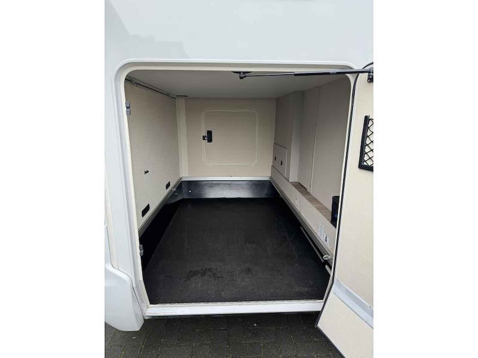 Hymer Tramp S 680 - 10/25