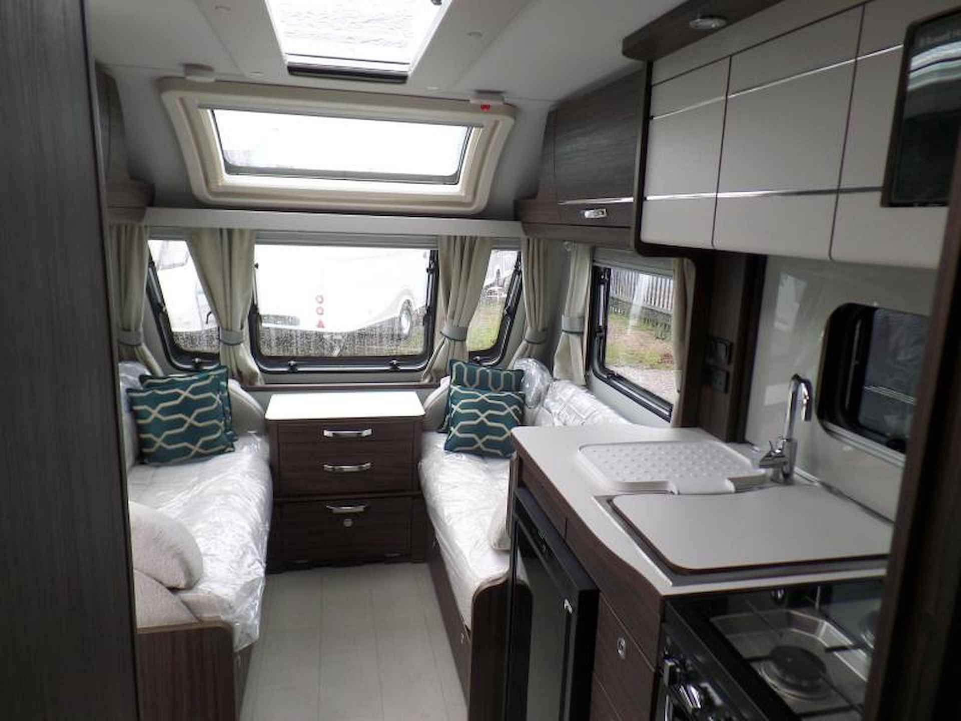 Elddis Affinity 550 Eilandbed model 2025 - 6/15