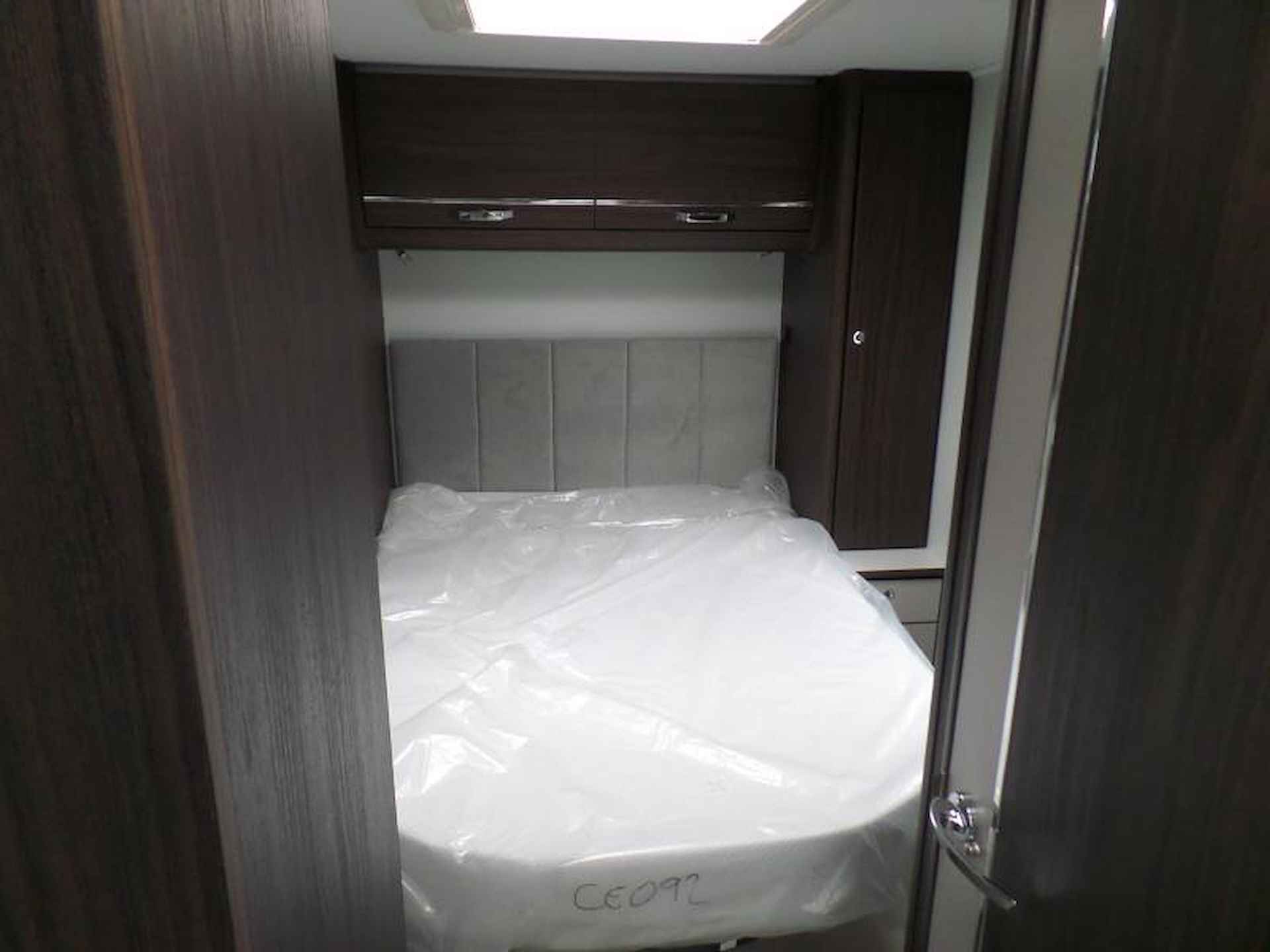 Elddis Affinity 550 Eilandbed model 2025 - 7/15