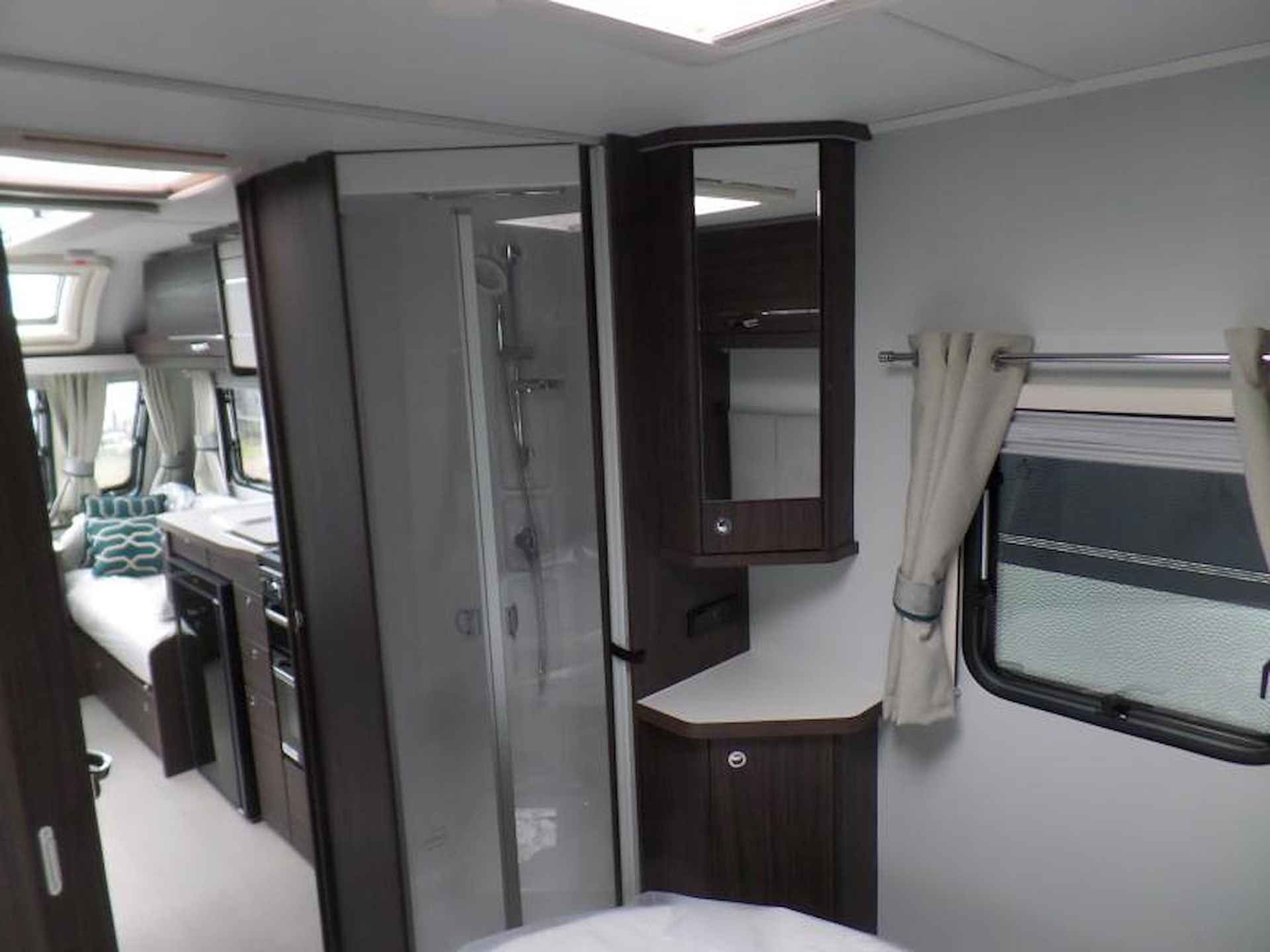 Elddis Affinity 550 Eilandbed model 2025 - 8/15