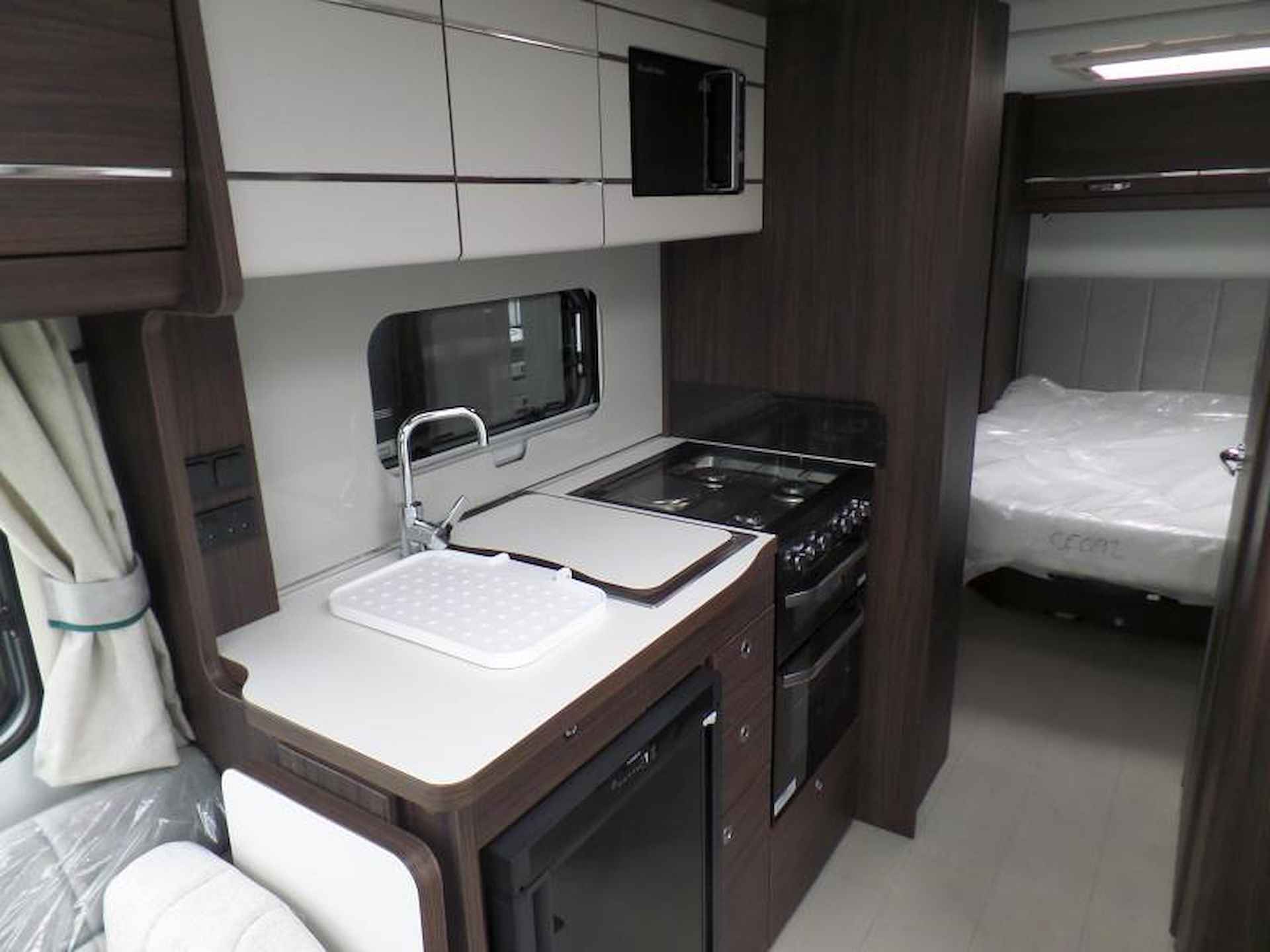 Elddis Affinity 550 Eilandbed model 2025 - 12/15