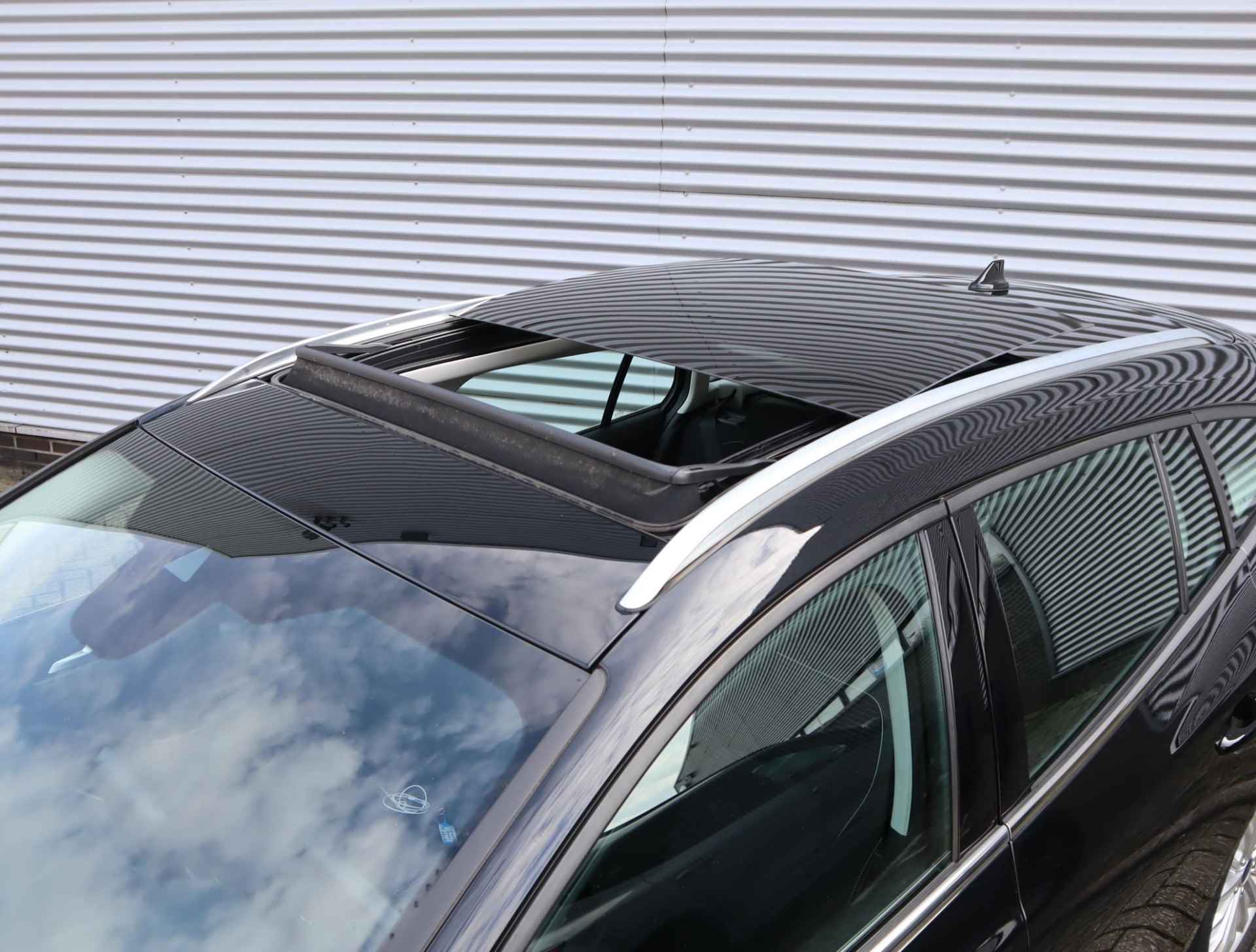 Ford Focus Wagon 1.0 EcoBoost Titanium Business | Trekhaak | Panorama-dak | Electrische Achterklep | Camera | Apple Carplay & Android Auto | Keyless | 1ste eigenaar - 6/57