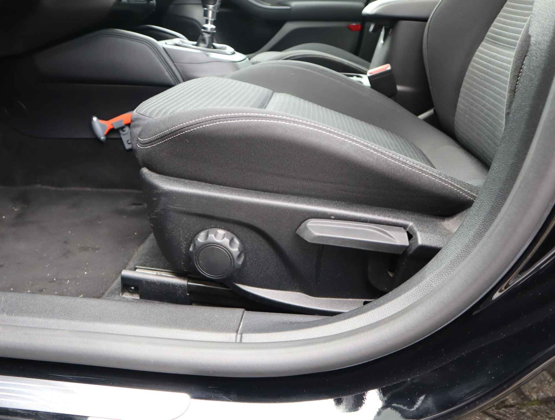 Ford Focus Wagon 1.0 EcoBoost Titanium Business | Trekhaak | Panorama-dak | Electrische Achterklep | Camera | Apple Carplay & Android Auto | Keyless | 1ste eigenaar - 12/57