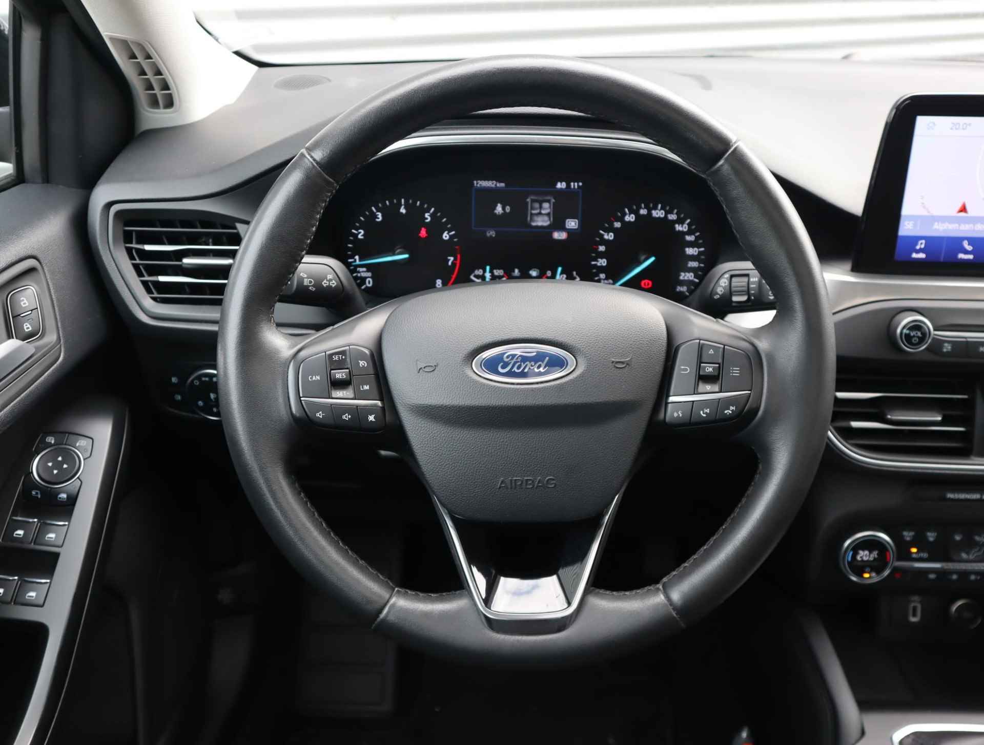 Ford Focus Wagon 1.0 EcoBoost Titanium Business | Trekhaak | Panorama-dak | Electrische Achterklep | Camera | Apple Carplay & Android Auto | Keyless | 1ste eigenaar - 13/57