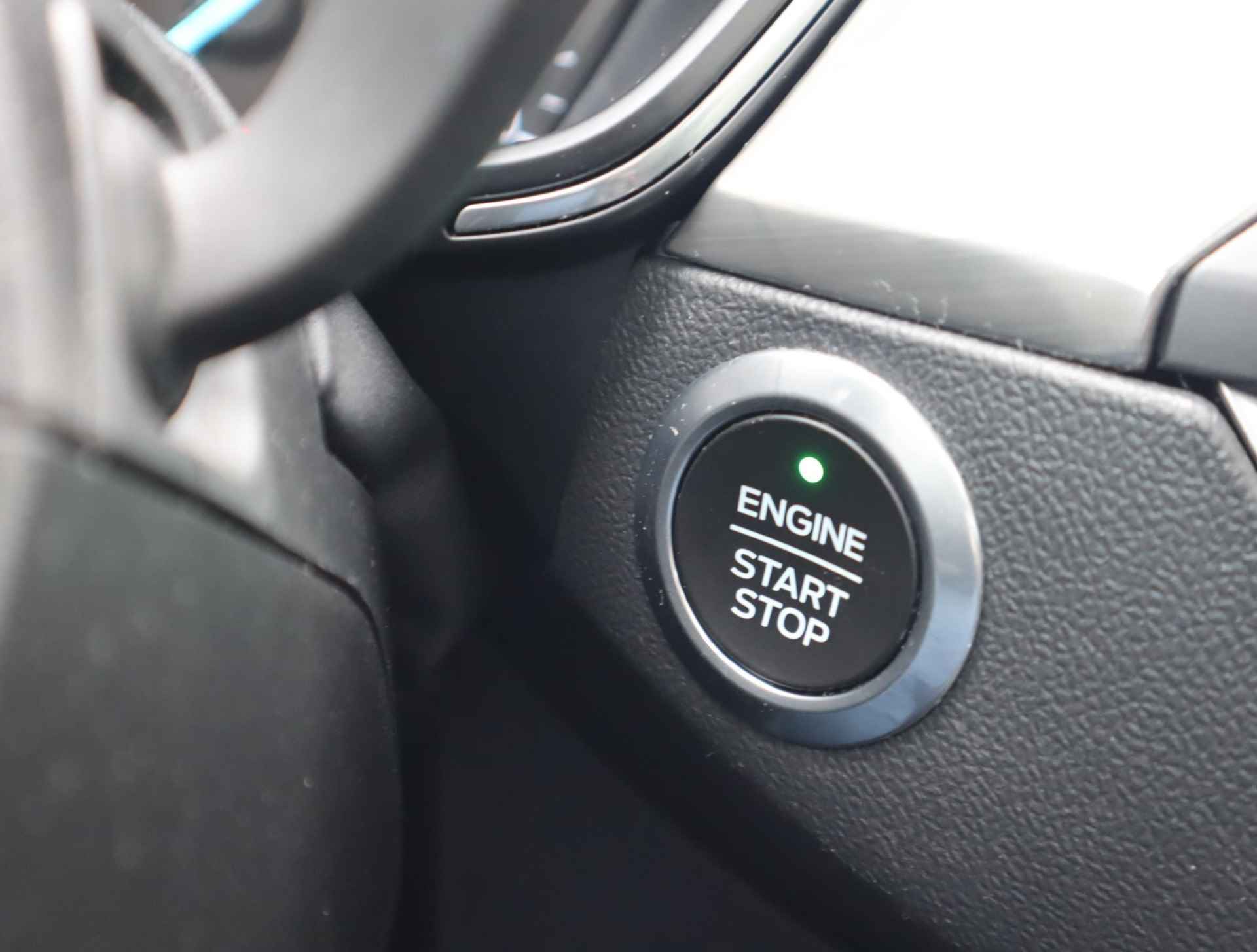 Ford Focus Wagon 1.0 EcoBoost Titanium Business | Trekhaak | Panorama-dak | Electrische Achterklep | Camera | Apple Carplay & Android Auto | Keyless | 1ste eigenaar - 19/57