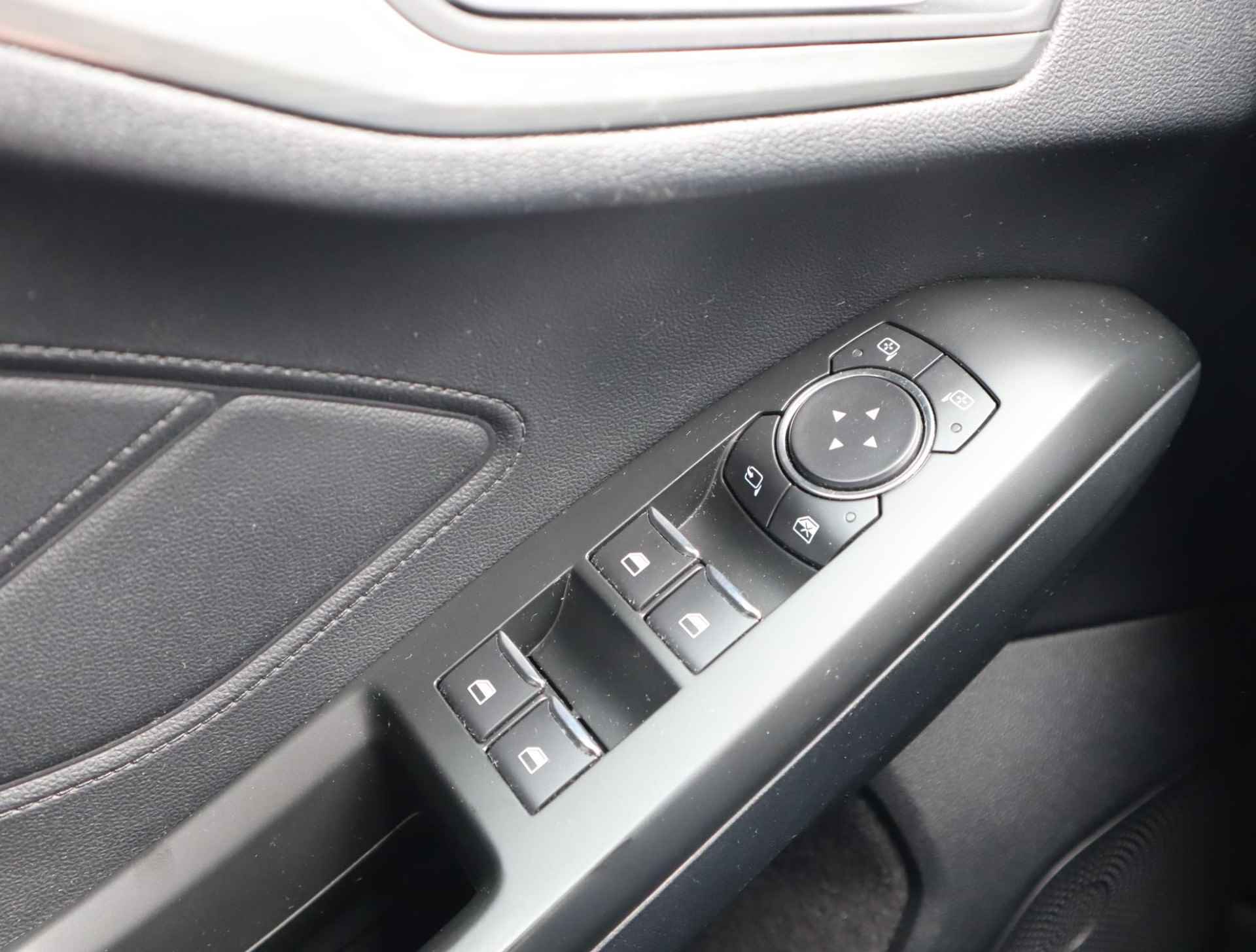 Ford Focus Wagon 1.0 EcoBoost Titanium Business | Trekhaak | Panorama-dak | Electrische Achterklep | Camera | Apple Carplay & Android Auto | Keyless | 1ste eigenaar - 21/57