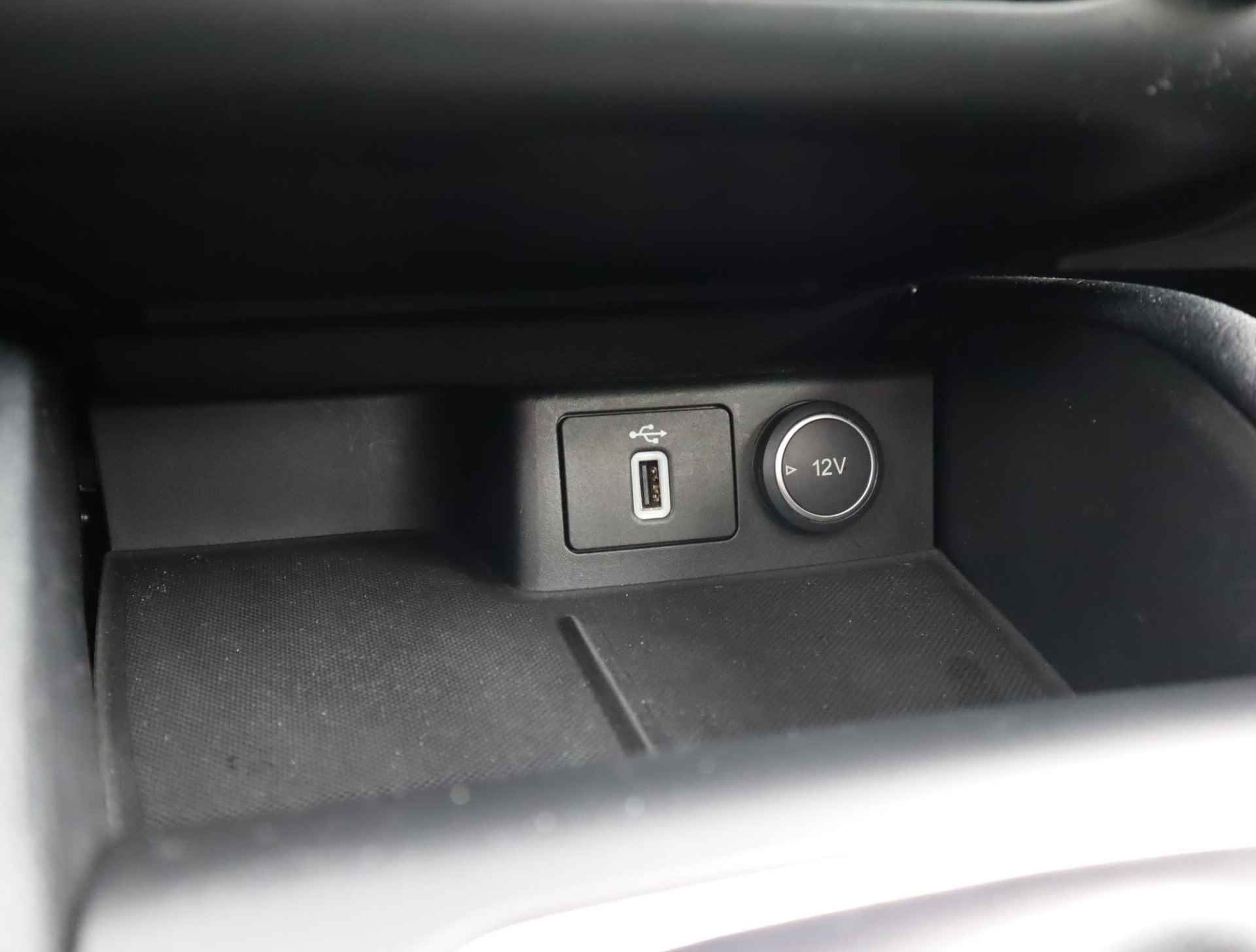 Ford Focus Wagon 1.0 EcoBoost Titanium Business | Trekhaak | Panorama-dak | Electrische Achterklep | Camera | Apple Carplay & Android Auto | Keyless | 1ste eigenaar - 29/57