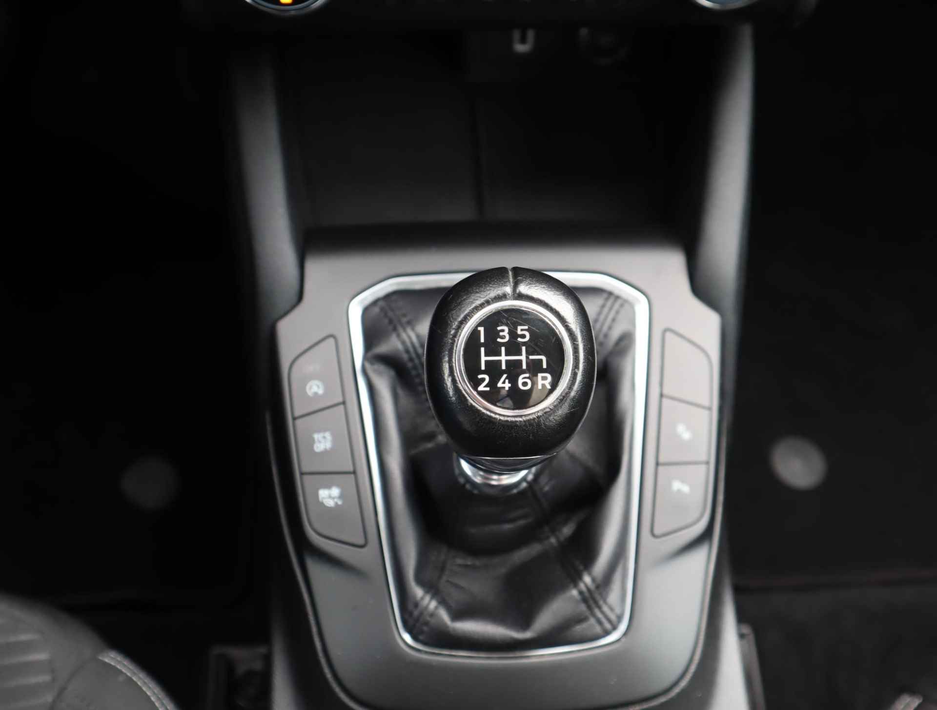 Ford Focus Wagon 1.0 EcoBoost Titanium Business | Trekhaak | Panorama-dak | Electrische Achterklep | Camera | Apple Carplay & Android Auto | Keyless | 1ste eigenaar - 30/57