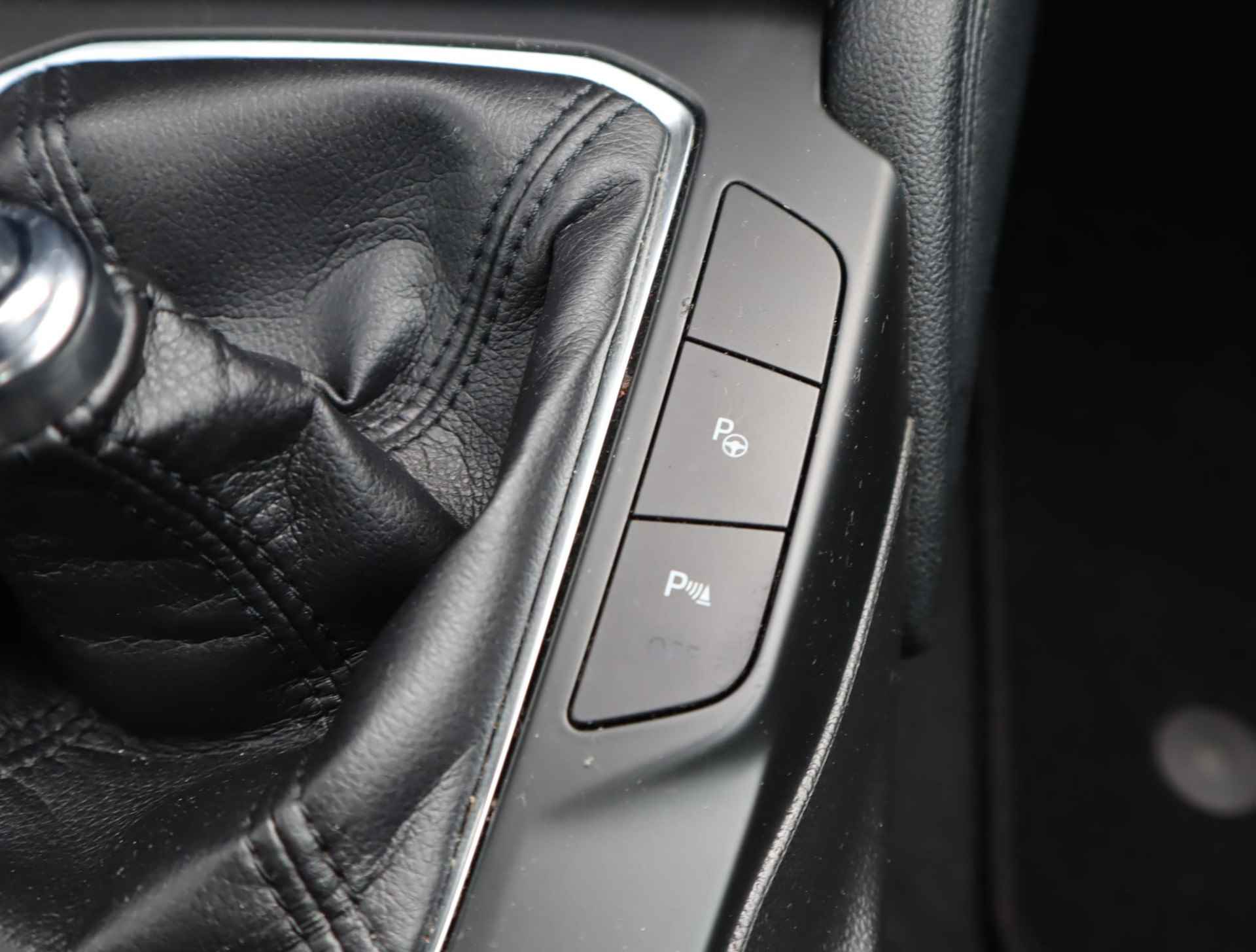 Ford Focus Wagon 1.0 EcoBoost Titanium Business | Trekhaak | Panorama-dak | Electrische Achterklep | Camera | Apple Carplay & Android Auto | Keyless | 1ste eigenaar - 32/57