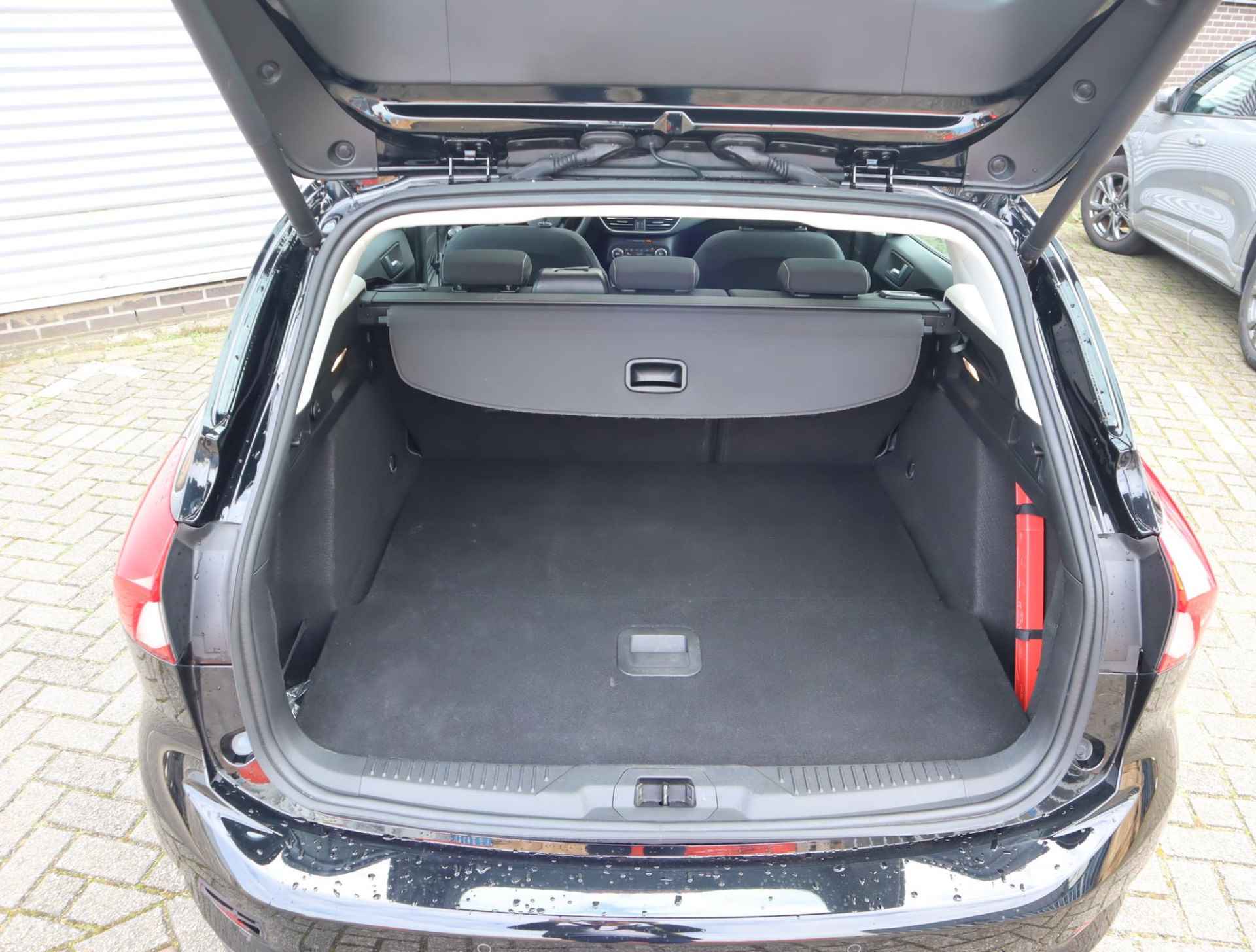 Ford Focus Wagon 1.0 EcoBoost Titanium Business | Trekhaak | Panorama-dak | Electrische Achterklep | Camera | Apple Carplay & Android Auto | Keyless | 1ste eigenaar - 37/57