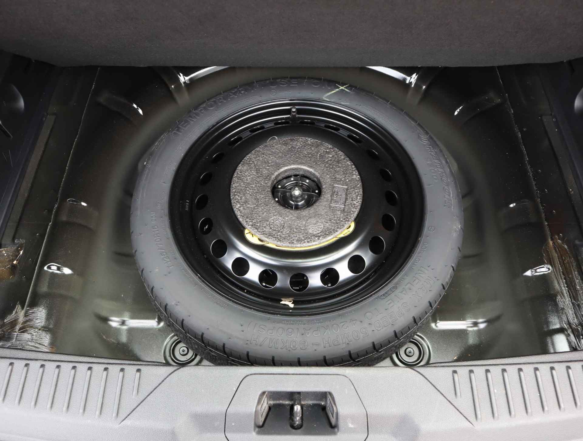 Ford Focus Wagon 1.0 EcoBoost Titanium Business | Trekhaak | Panorama-dak | Electrische Achterklep | Camera | Apple Carplay & Android Auto | Keyless | 1ste eigenaar - 39/57