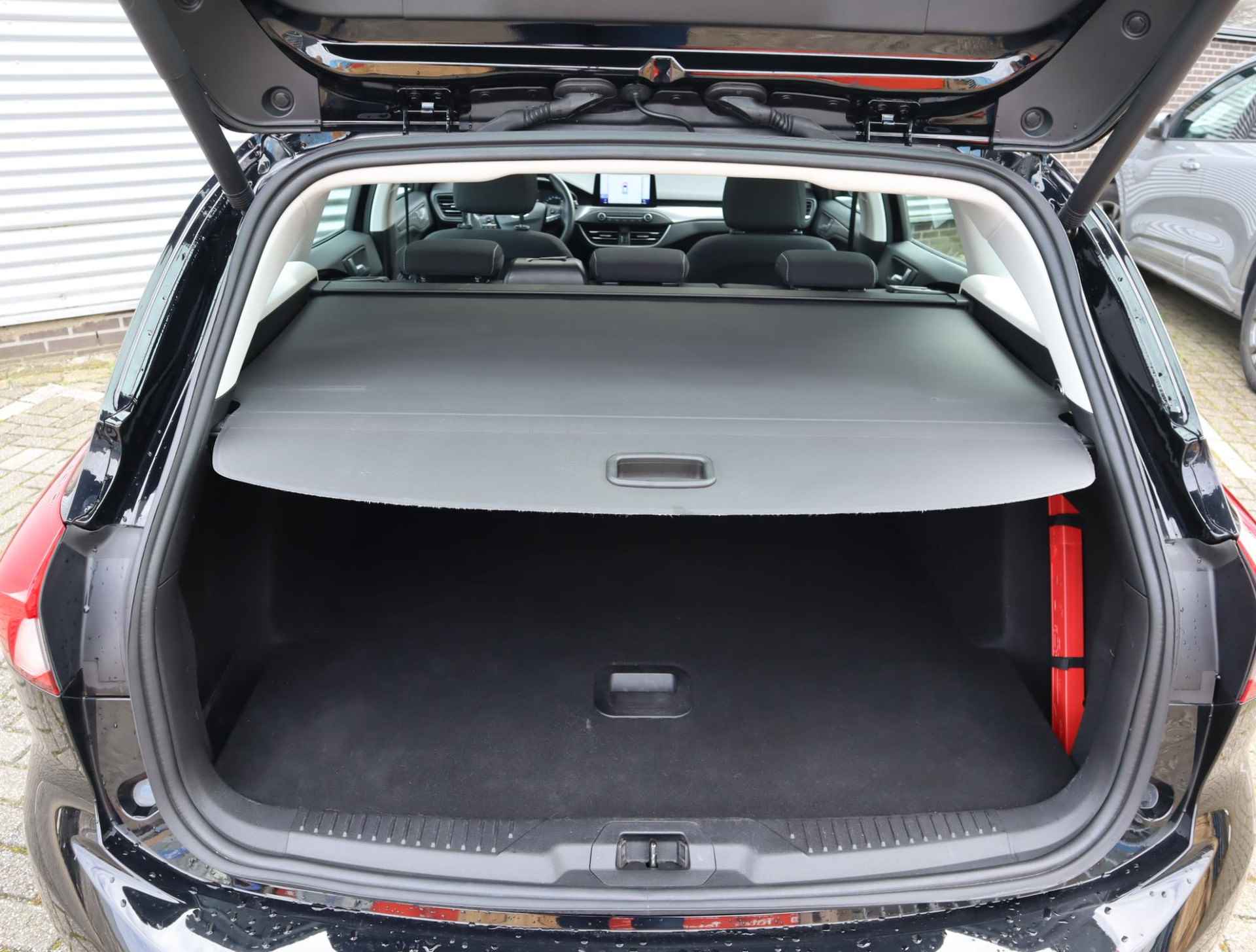Ford Focus Wagon 1.0 EcoBoost Titanium Business | Trekhaak | Panorama-dak | Electrische Achterklep | Camera | Apple Carplay & Android Auto | Keyless | 1ste eigenaar - 42/57