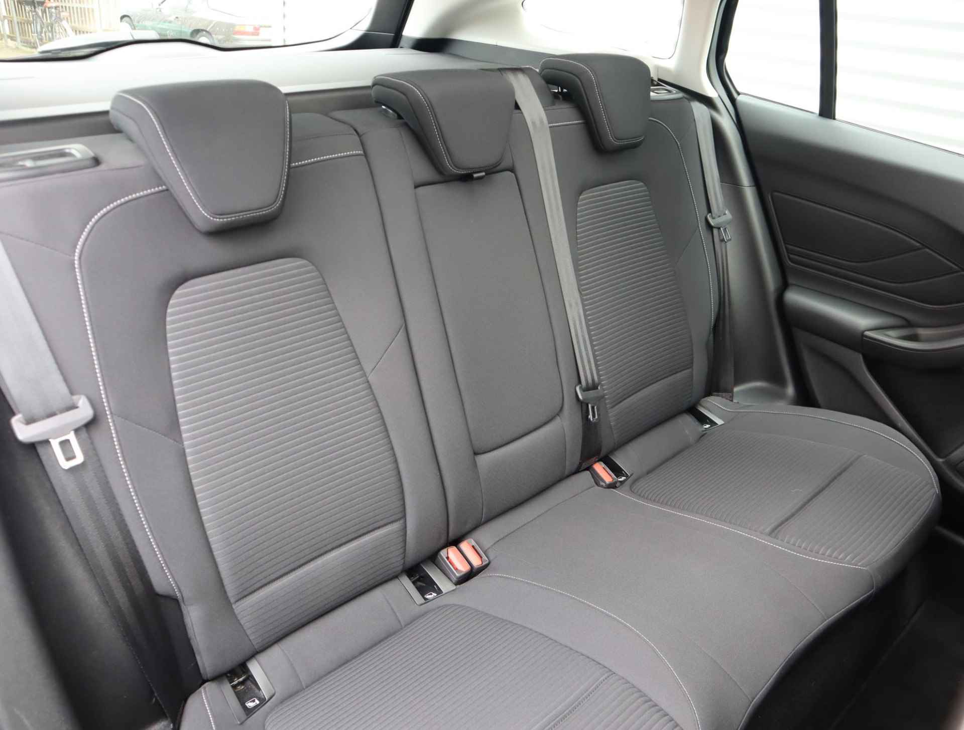 Ford Focus Wagon 1.0 EcoBoost Titanium Business | Trekhaak | Panorama-dak | Electrische Achterklep | Camera | Apple Carplay & Android Auto | Keyless | 1ste eigenaar - 45/57
