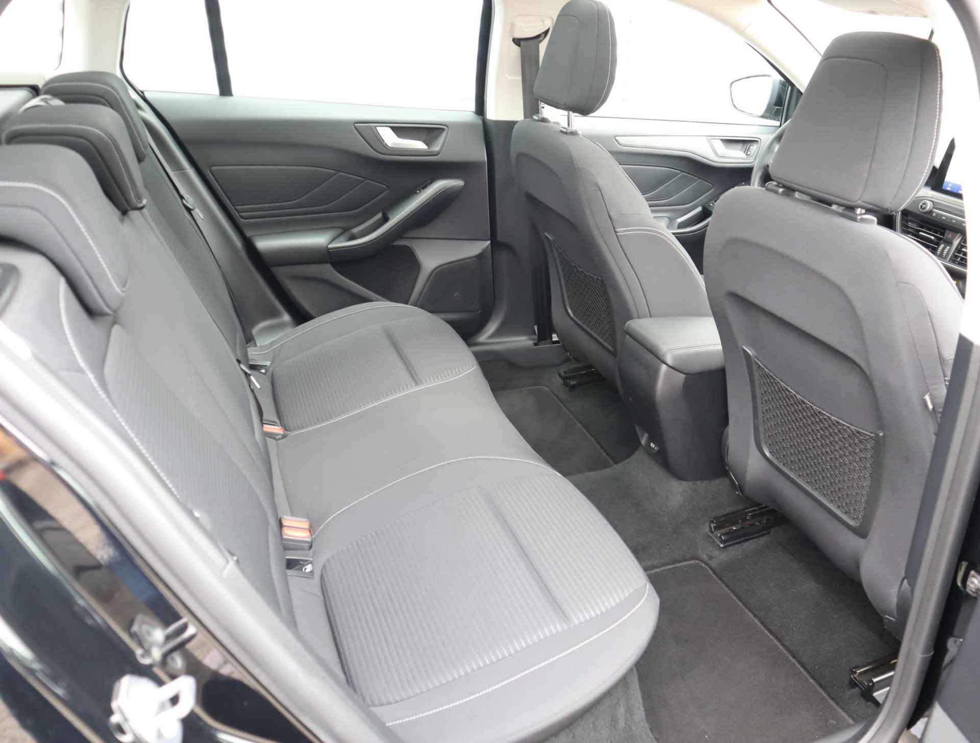 Ford Focus Wagon 1.0 EcoBoost Titanium Business | Trekhaak | Panorama-dak | Electrische Achterklep | Camera | Apple Carplay & Android Auto | Keyless | 1ste eigenaar - 46/57