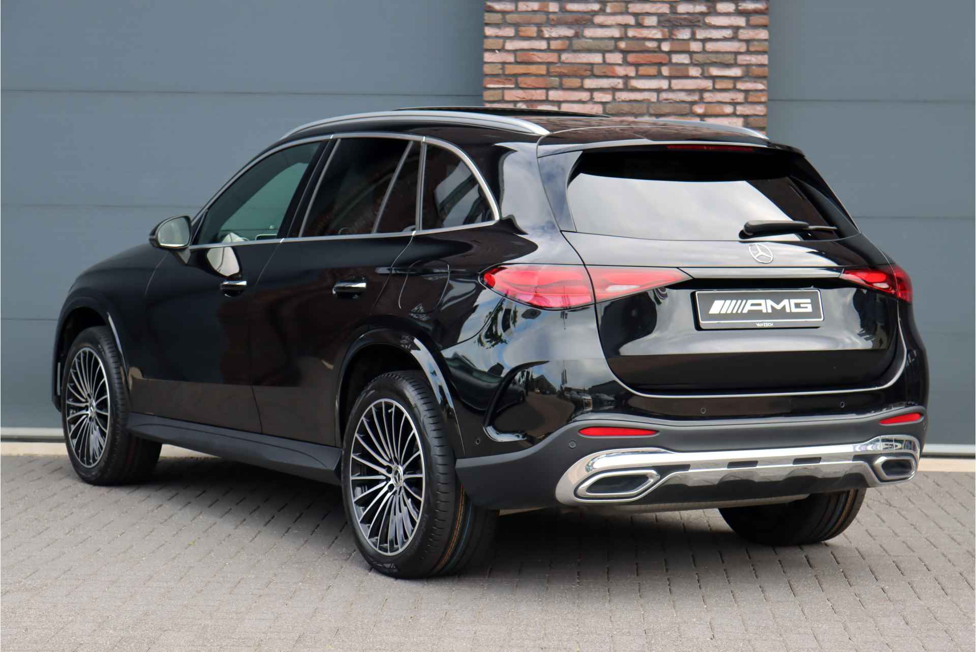 Mercedes-Benz GLC 300e 4MATIC Premium AMG Line Aut9 | Memory | Leder | Panoramadak | Dodehoekassistent | Digital Light | Keyless Go | Surround Camera | Sfeerverlichting | Cruise Control | - 6/39