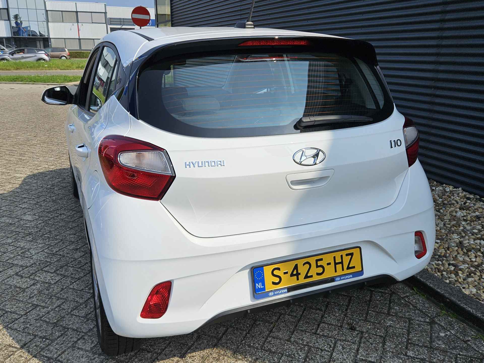 Hyundai i10 1.0 Comfort | Apple Carplay en Android Auto | Cruise Control | Bluetooth | Lane Departure Warning System | All Season Banden !! - 14/38