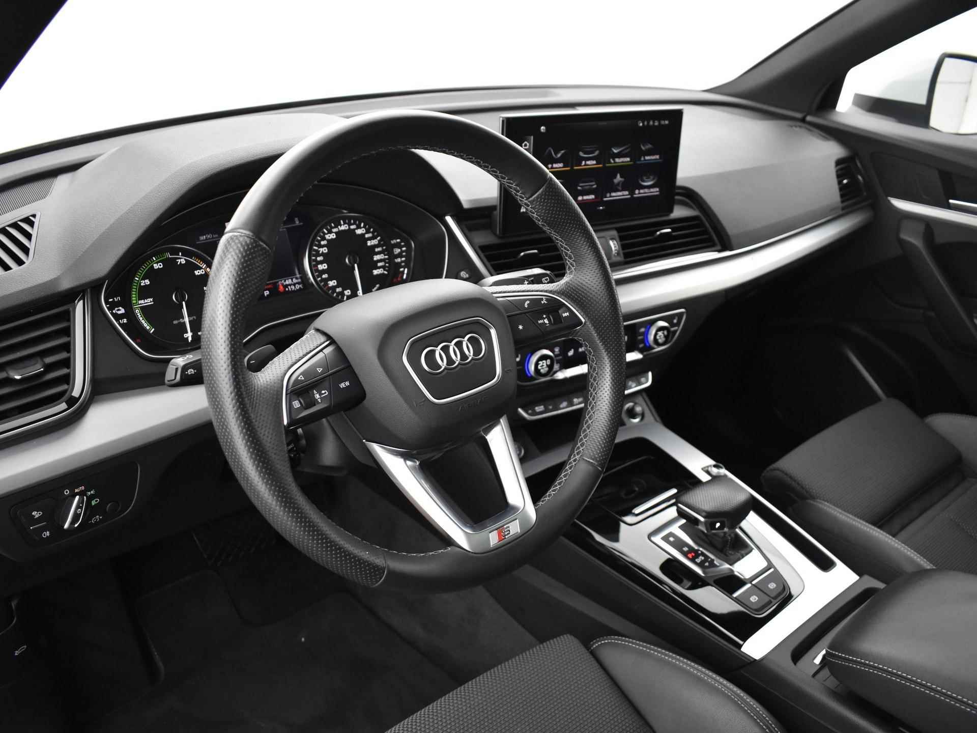 Audi Q5 50 TFSIe 300pk S-tronic S edition · Panoramadak · P-Sensoren · Elek. Trekhaak · Smartphone Interface · 19'' Inch · - 4/45