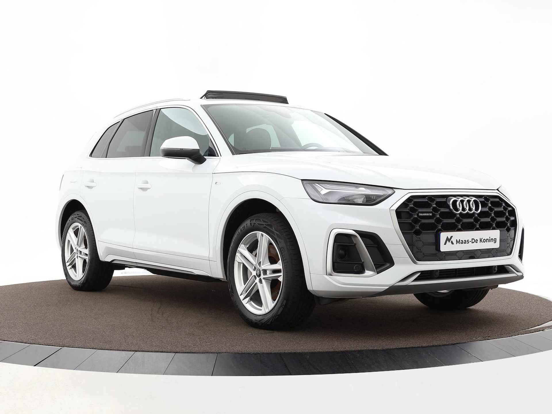 Audi Q5 50 TFSIe 300pk S-tronic S edition · Panoramadak · P-Sensoren · Elek. Trekhaak · Smartphone Interface · 19'' Inch · - 35/45