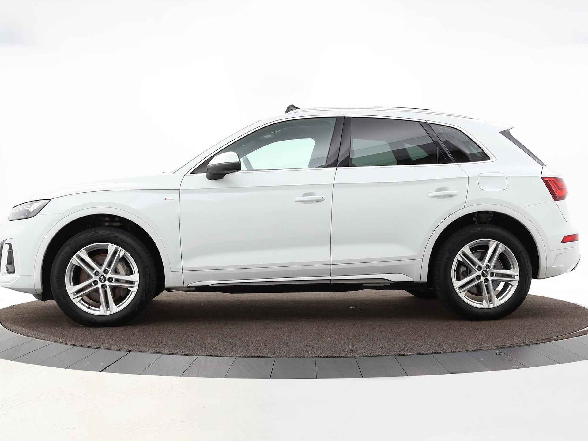 Audi Q5 50 TFSIe 300pk S-tronic S edition · Panoramadak · P-Sensoren · Elek. Trekhaak · Smartphone Interface · 19'' Inch · - 39/45