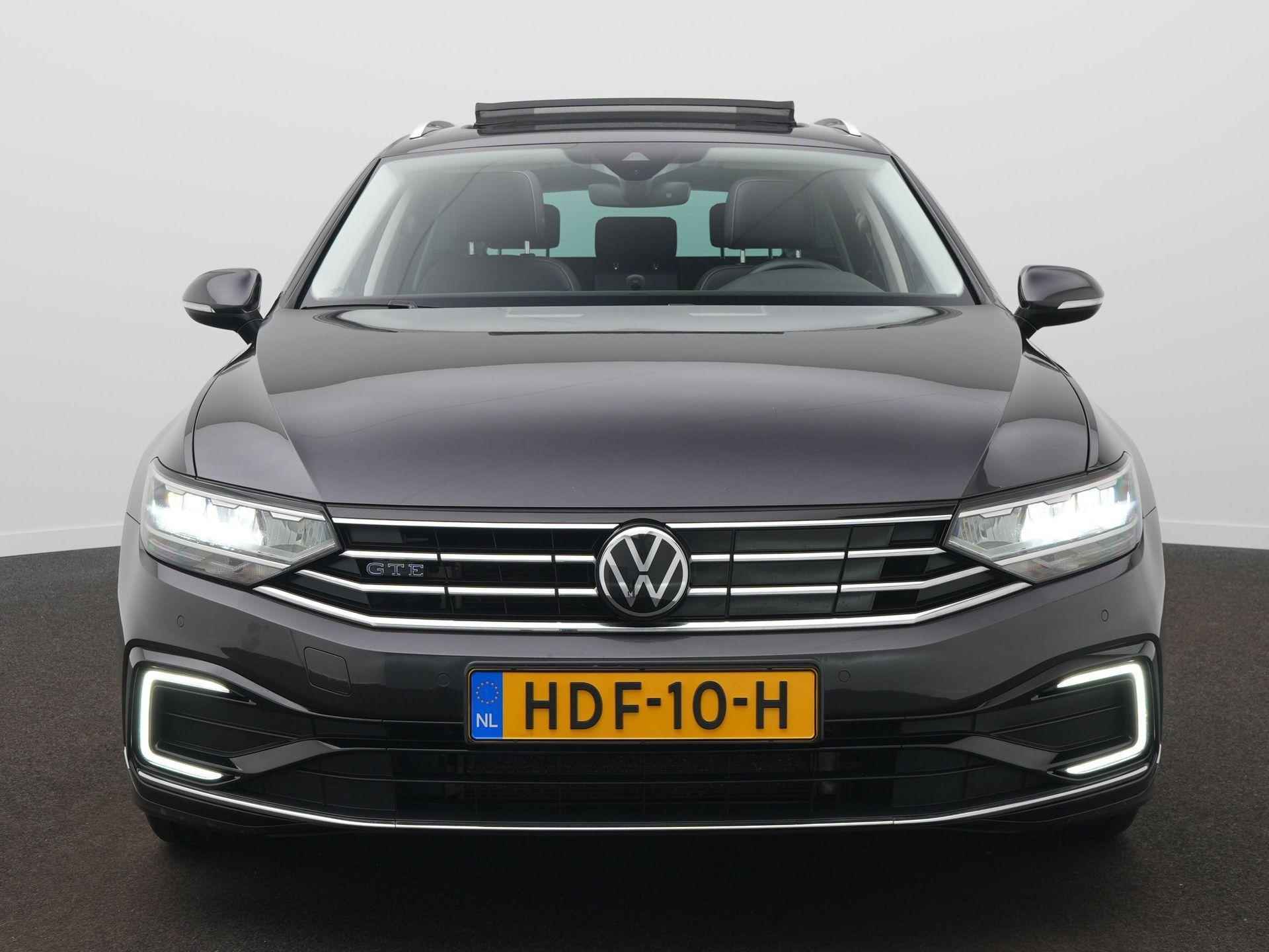 Volkswagen Passat Variant 1.4 TSI PHEV GTE Business DSG / Panoramadak / Leer / Virtual cockpit / Achteruitrijcamera - 2/60