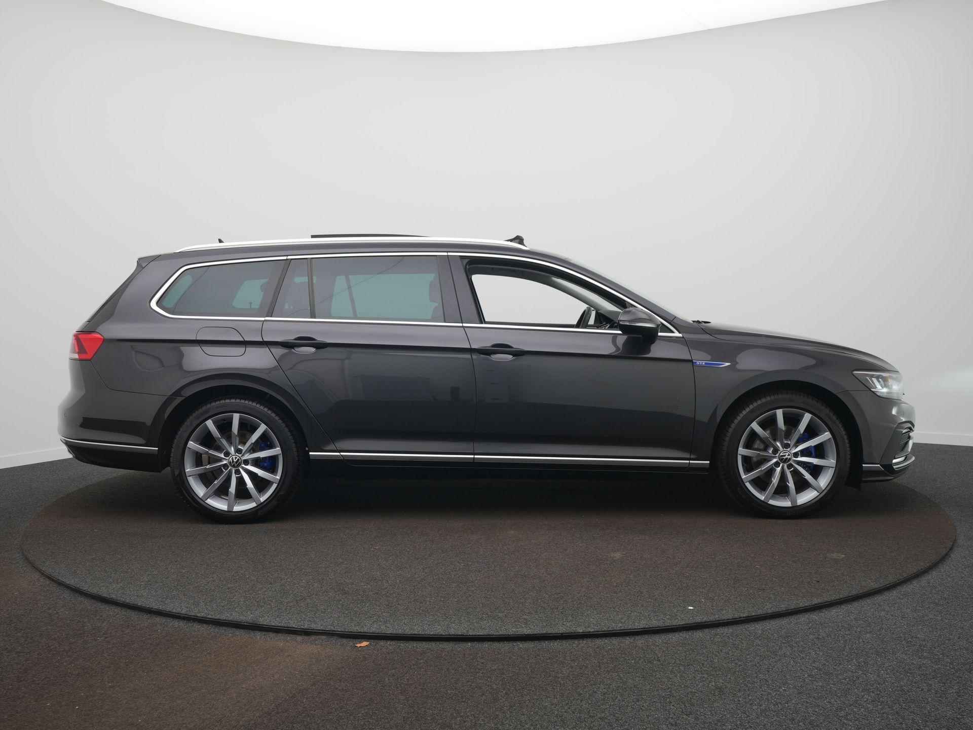 Volkswagen Passat Variant 1.4 TSI PHEV GTE Business DSG / Panoramadak / Leer / Virtual cockpit / Achteruitrijcamera - 4/60