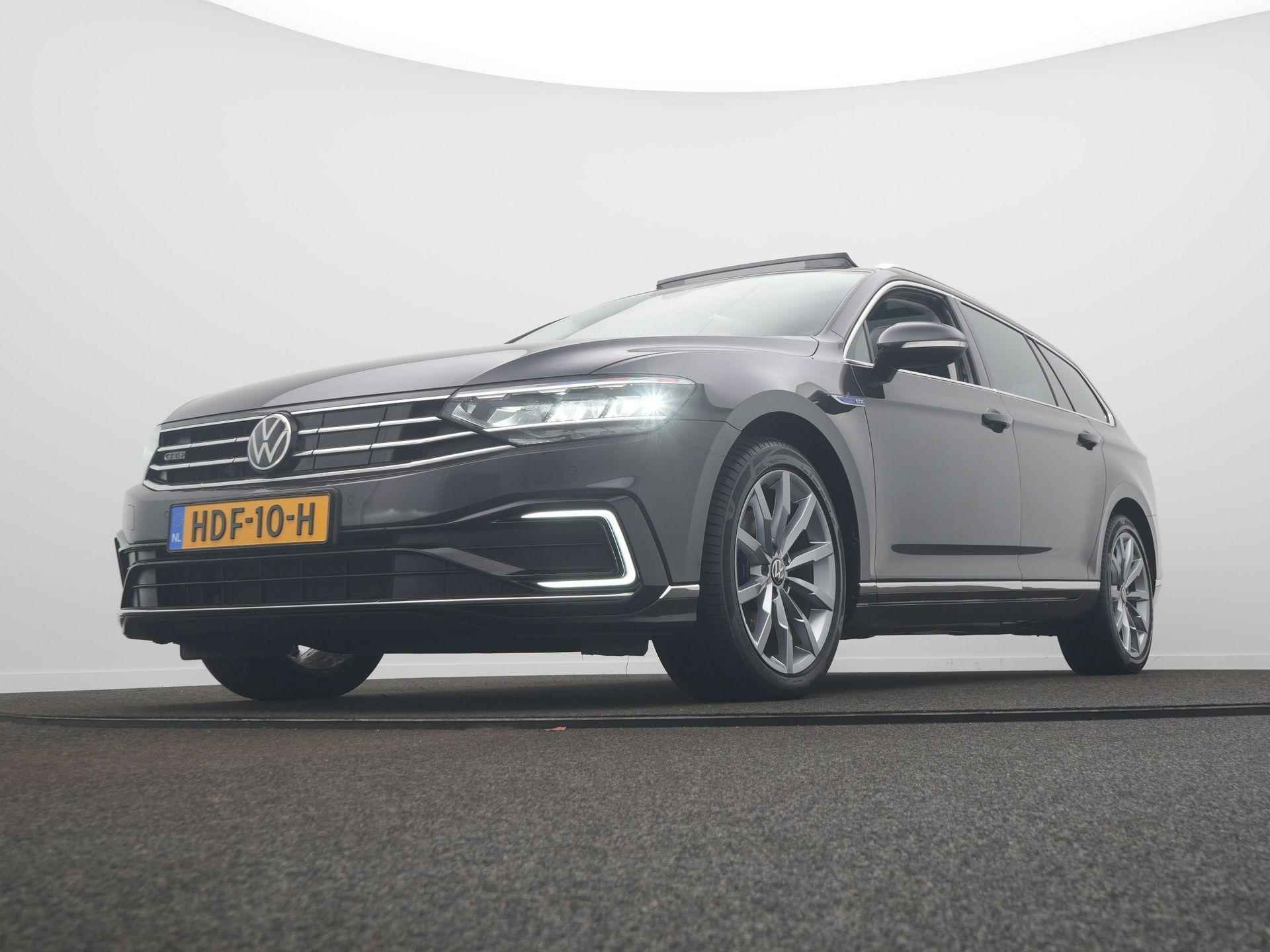 Volkswagen Passat Variant 1.4 TSI PHEV GTE Business DSG / Panoramadak / Leer / Virtual cockpit / Achteruitrijcamera - 9/60