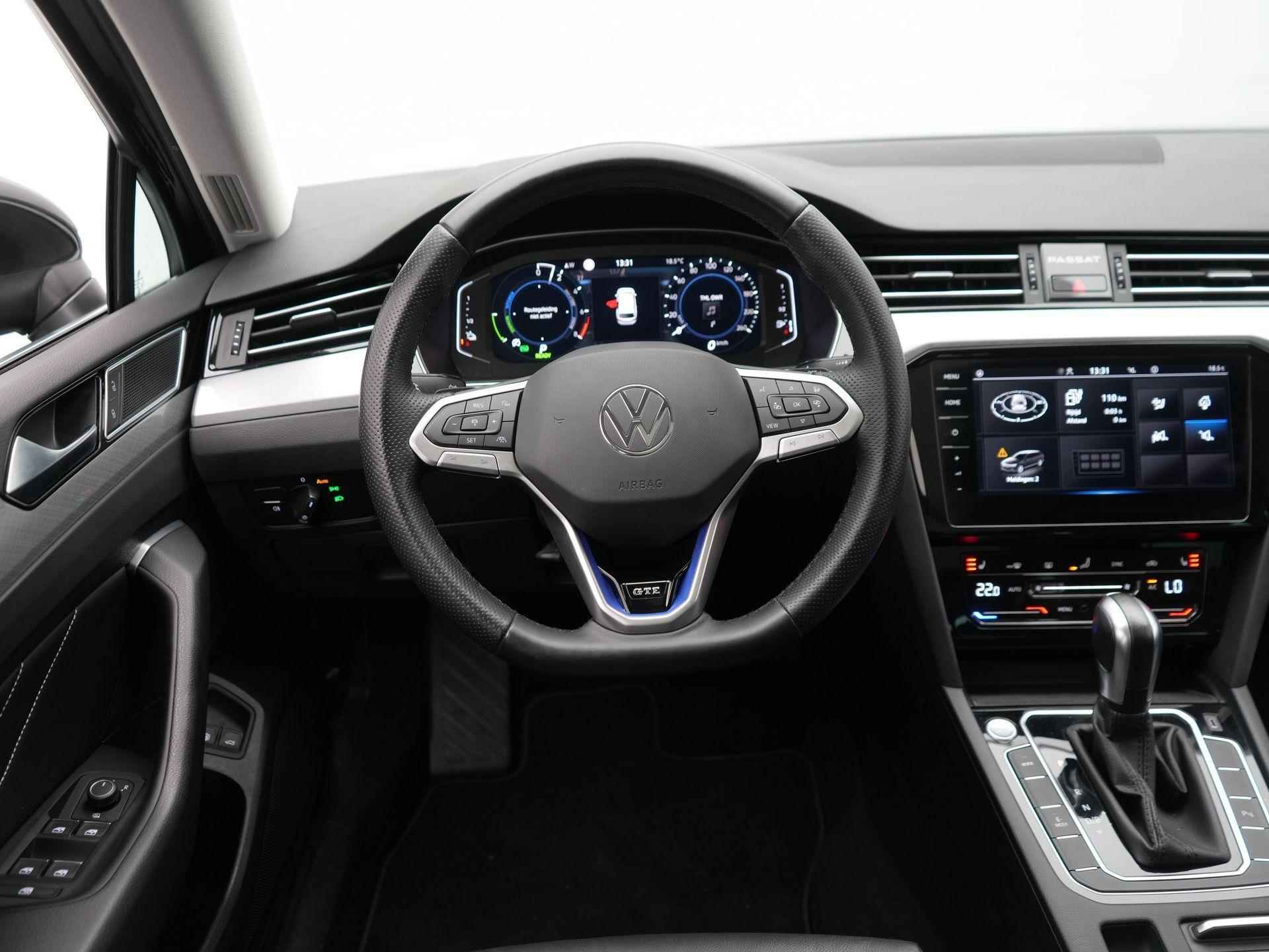 Volkswagen Passat Variant 1.4 TSI PHEV GTE Business DSG / Panoramadak / Leer / Virtual cockpit / Achteruitrijcamera - 13/60