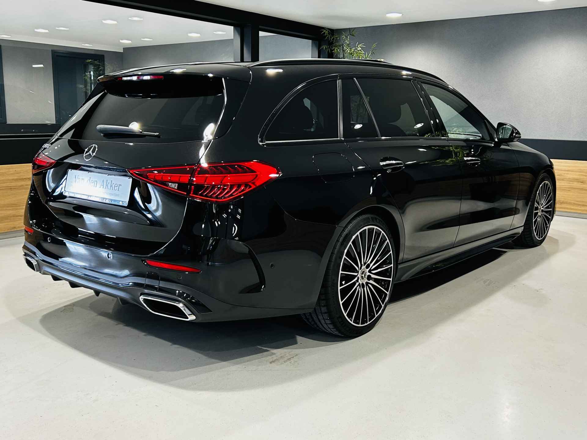 Mercedes-Benz C-Klasse Estate 300 AMG Line 259PK Benzine // Panorama dak // Memory Stoelen // Trekhaak // 360° Camera // Distronic // Night Pakket // H - 4/56