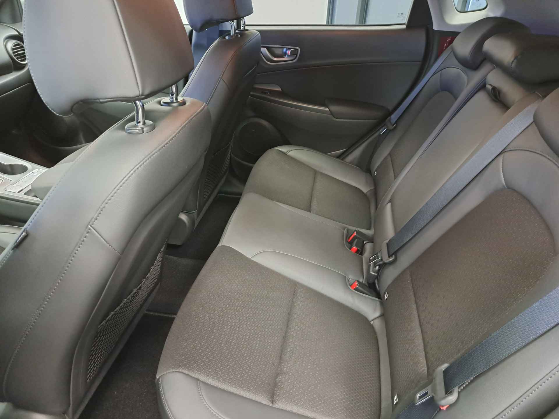 Hyundai KONA EV Comfort 64 kWh Navigatie Led Camera Cruise LM 204PK - 21/22