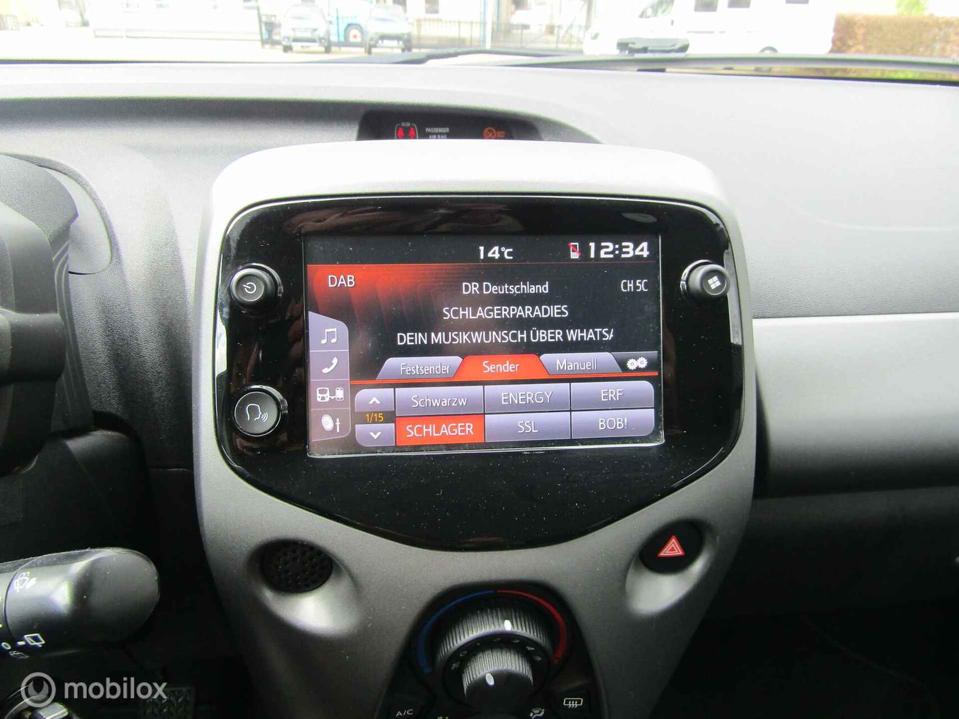 Toyota Aygo 1.0 VVT-i x-play | Airco, Camera, lichtmetalen velgen - 17/21
