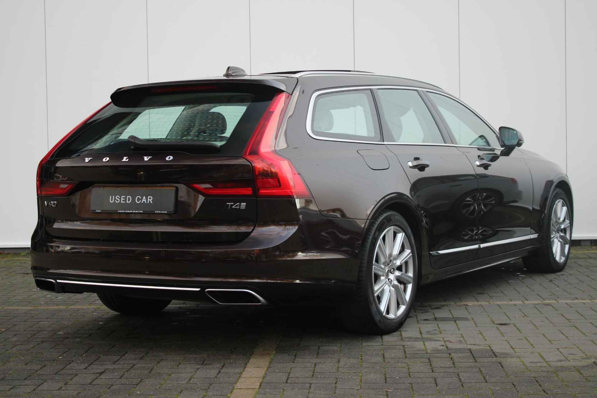 Volvo V90 T4 AUT8 191PK Inscription, Harman Kardon Audio, Verwarmbare Voor- en Achterstoelen, Massagefunctie In Voorstoelen, Dodehoekdetectie Met Correctie, Parkeersensoren, 360 Graden Camera, Verwarmbaar Stuurwiel, Standkachel, Head-Up Display, Panorama Dak, Electronic Climate Control - 2/33