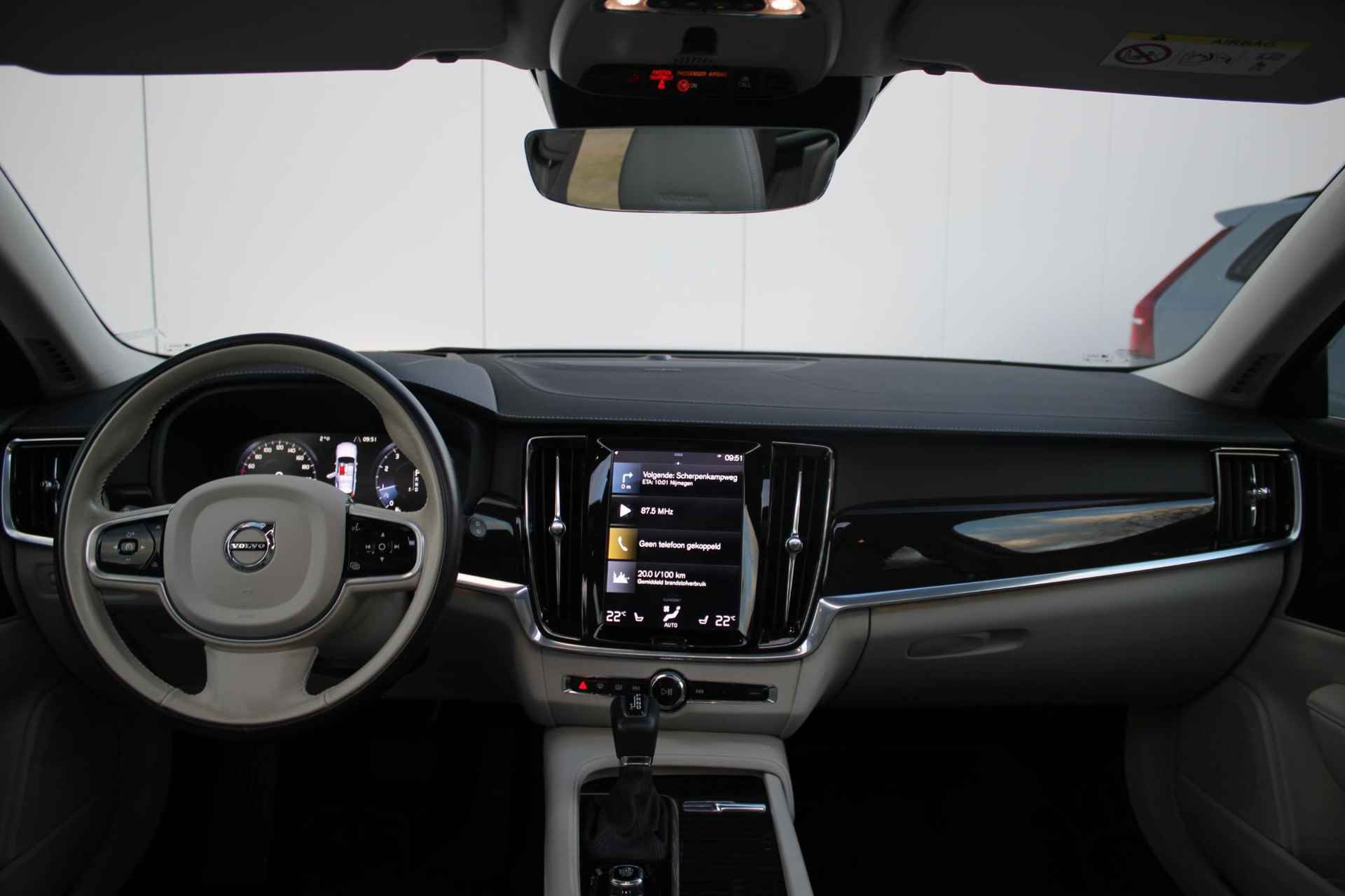 Volvo V90 T4 AUT8 191PK Inscription, Harman Kardon Audio, Verwarmbare Voor- en Achterstoelen, Massagefunctie In Voorstoelen, Dodehoekdetectie Met Correctie, Parkeersensoren, 360 Graden Camera, Verwarmbaar Stuurwiel, Standkachel, Head-Up Display, Panorama Dak, Electronic Climate Control - 3/33