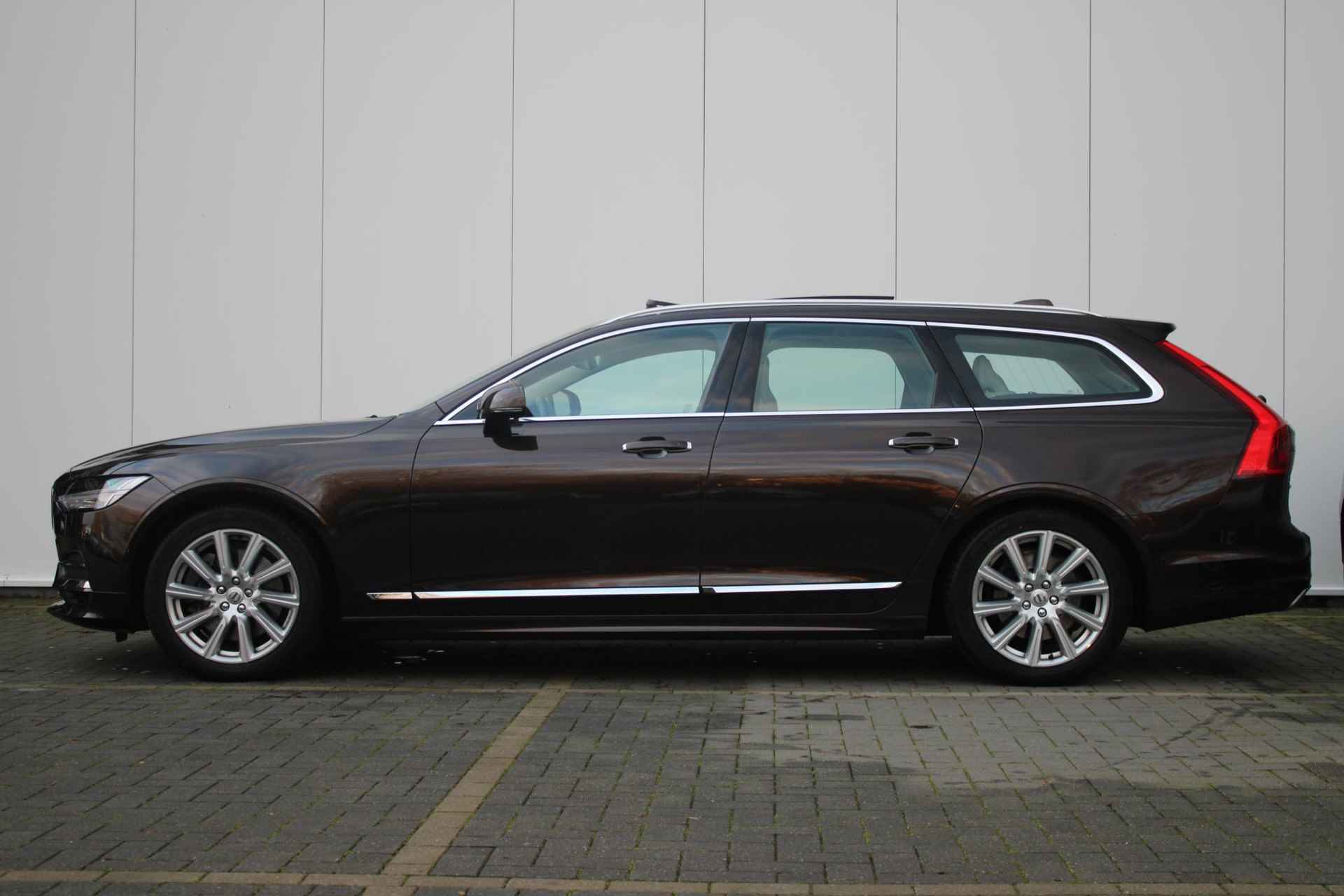 Volvo V90 T4 AUT8 191PK Inscription, Harman Kardon Audio, Verwarmbare Voor- en Achterstoelen, Massagefunctie In Voorstoelen, Dodehoekdetectie Met Correctie, Parkeersensoren, 360 Graden Camera, Verwarmbaar Stuurwiel, Standkachel, Head-Up Display, Panorama Dak, Electronic Climate Control - 7/33