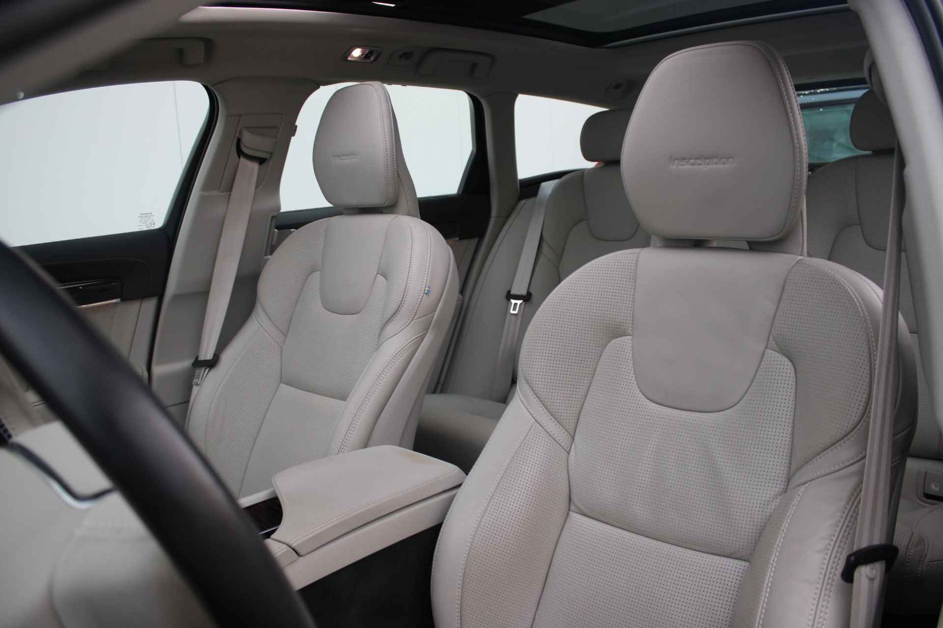 Volvo V90 T4 AUT8 191PK Inscription, Harman Kardon Audio, Verwarmbare Voor- en Achterstoelen, Massagefunctie In Voorstoelen, Dodehoekdetectie Met Correctie, Parkeersensoren, 360 Graden Camera, Verwarmbaar Stuurwiel, Standkachel, Head-Up Display, Panorama Dak, Electronic Climate Control - 12/33