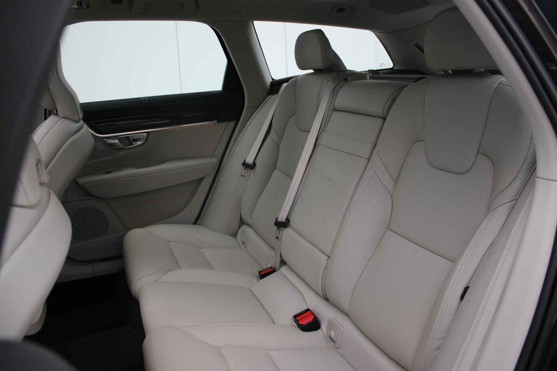 Volvo V90 T4 AUT8 191PK Inscription, Harman Kardon Audio, Verwarmbare Voor- en Achterstoelen, Massagefunctie In Voorstoelen, Dodehoekdetectie Met Correctie, Parkeersensoren, 360 Graden Camera, Verwarmbaar Stuurwiel, Standkachel, Head-Up Display, Panorama Dak, Electronic Climate Control - 16/33