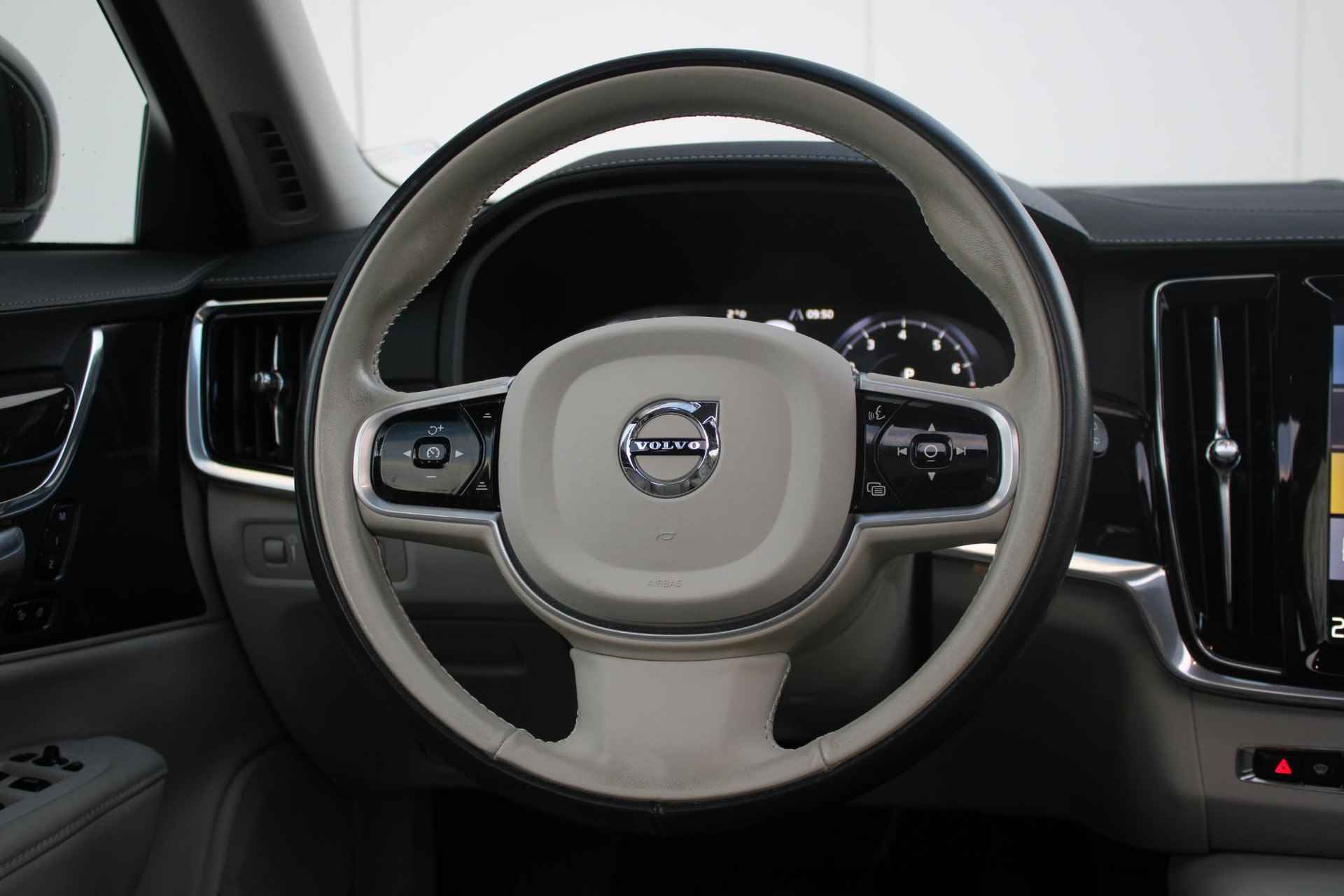 Volvo V90 T4 AUT8 191PK Inscription, Harman Kardon Audio, Verwarmbare Voor- en Achterstoelen, Massagefunctie In Voorstoelen, Dodehoekdetectie Met Correctie, Parkeersensoren, 360 Graden Camera, Verwarmbaar Stuurwiel, Standkachel, Head-Up Display, Panorama Dak, Electronic Climate Control - 29/33