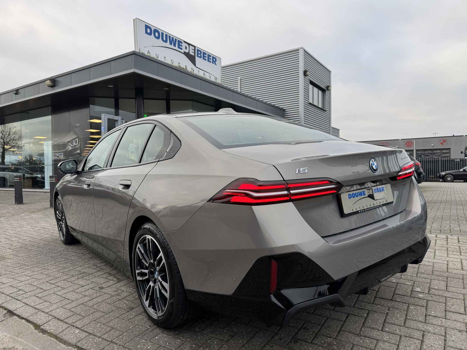 BMW i5 eDrive40 M sport 84 kWh Trekhaak | Driving Assistant Plus | Harman-Kardon | Stuur en Stoel verw. - 2/34