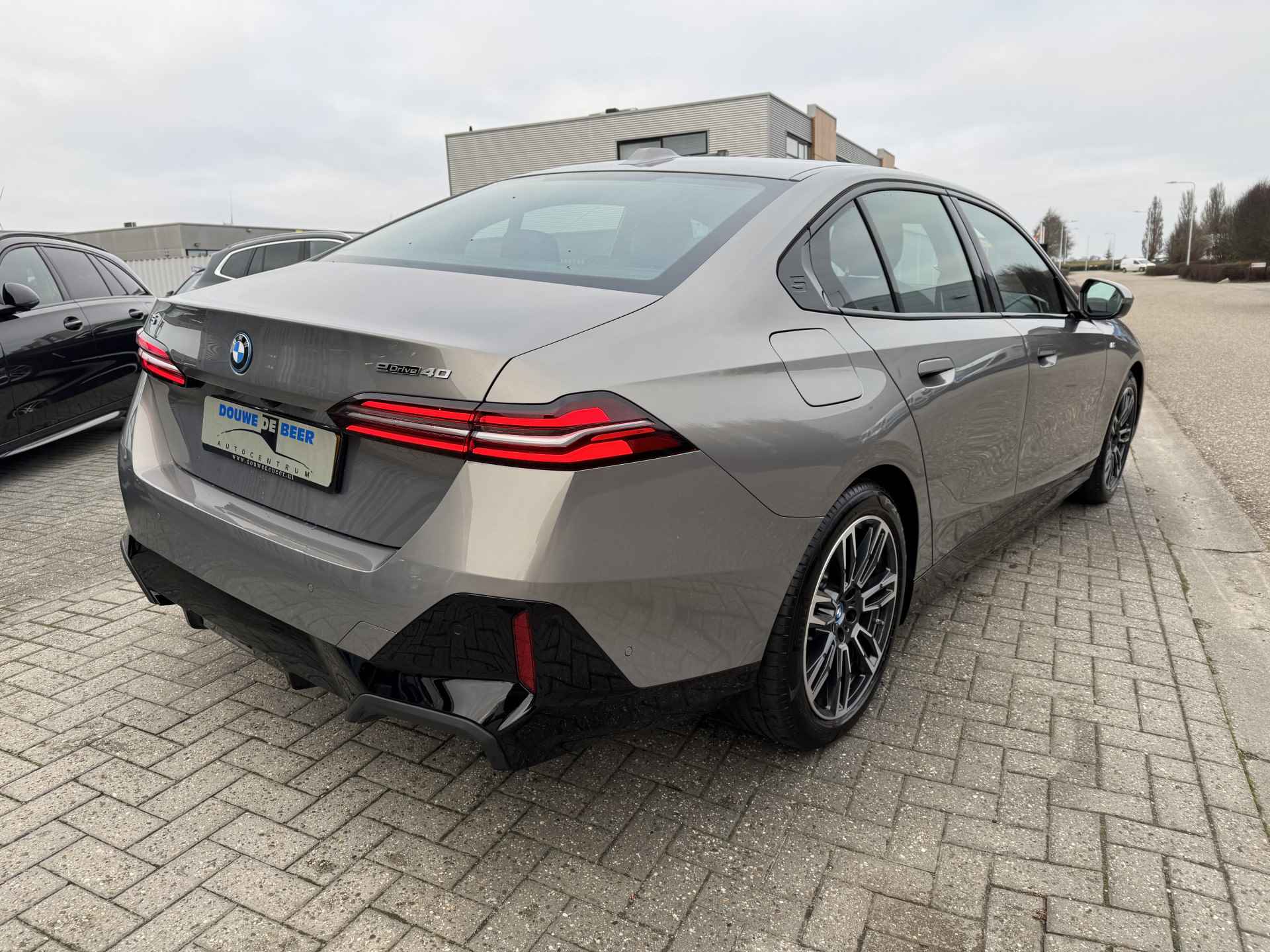 BMW i5 eDrive40 M sport 84 kWh Trekhaak | Driving Assistant Plus | Harman-Kardon | Stuur en Stoel verw. - 6/34