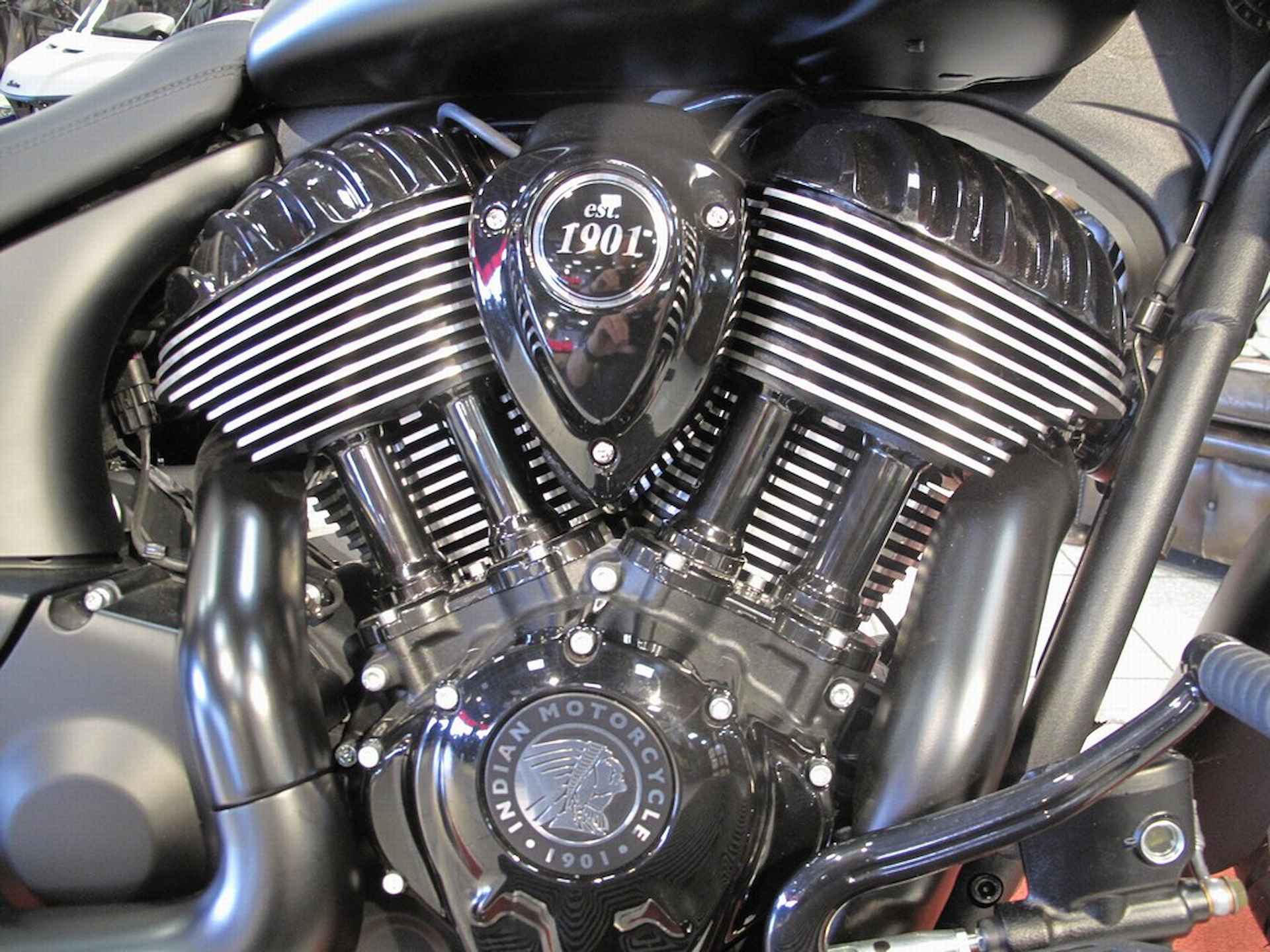 Indian Springfield Darkhorse Official Indian Motorcycle Dealer - 5/11