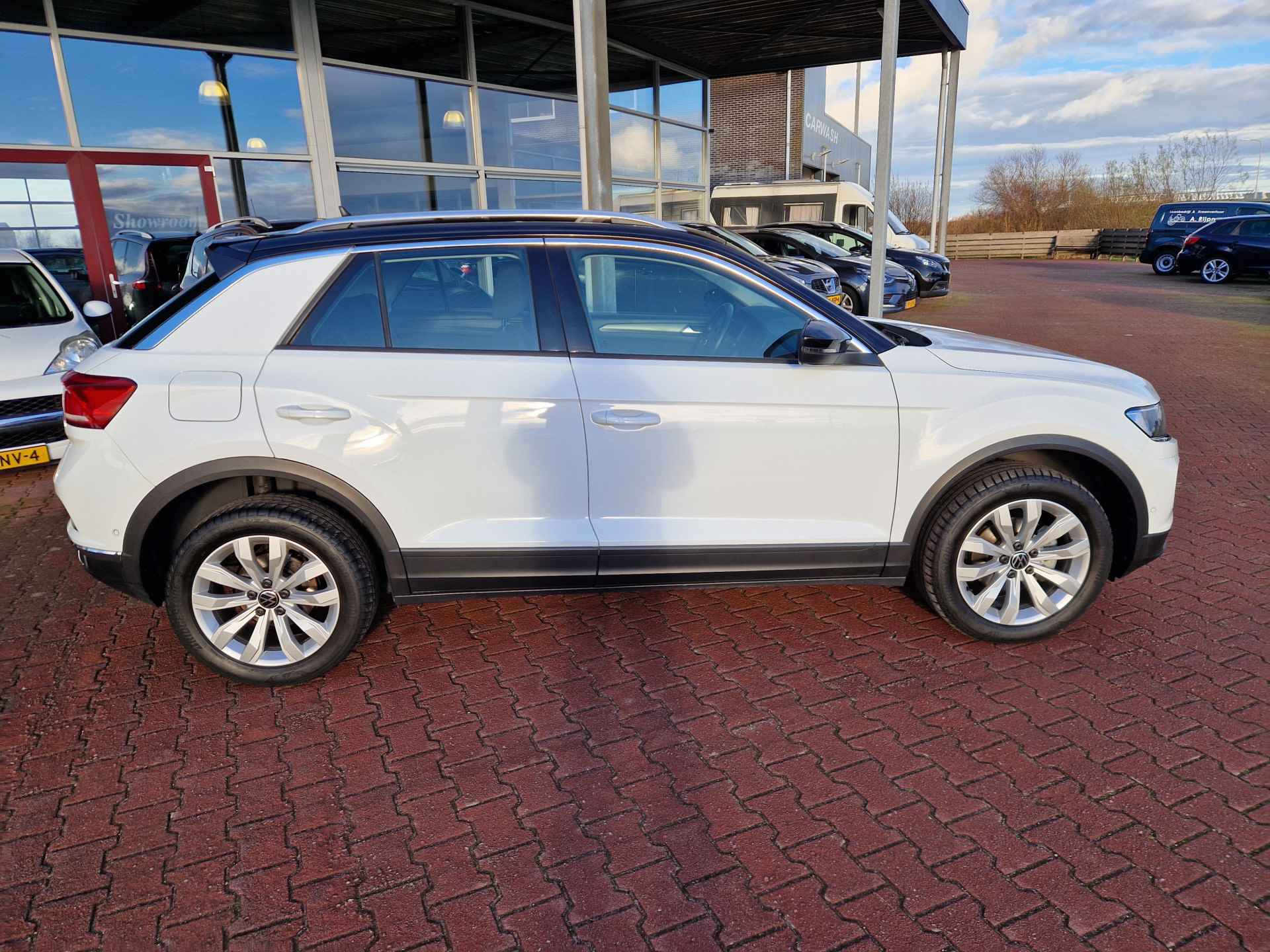 Volkswagen T-Roc 1.0 TSI Style Business 12 MND BOVAG GAR. | NAVI | TWO TONE LAK | ACC | PDC V+A | CLIM. CONTR. | APPLECARPLAY/ANDROID AUTO - 4/33