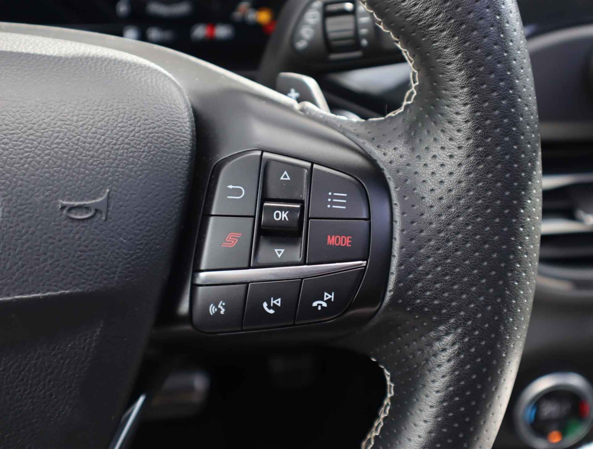 Ford Focus Wagon 2.3 EcoBoost ST-3 Automaat | Panorama-dak | Cruise Control Adaptieve | BLIS | B&O |  Stoel, Stuur en Voorruitverwarming | Perfect Onderhouden | UNIEK! - 23/62